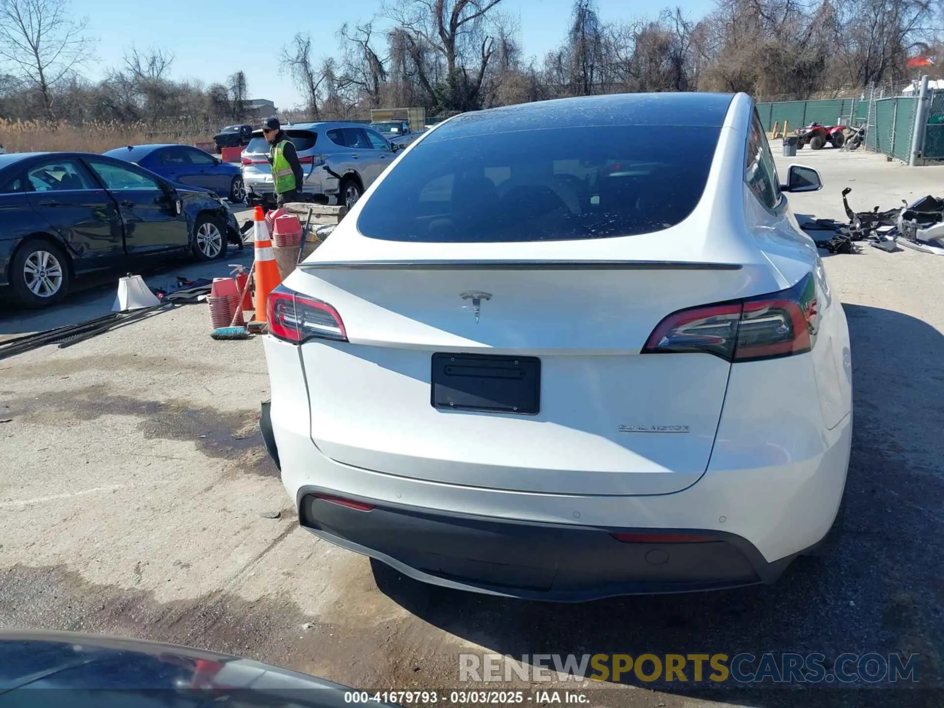 16 Photograph of a damaged car 5YJYGDEF8MF246658 TESLA MODEL Y 2021