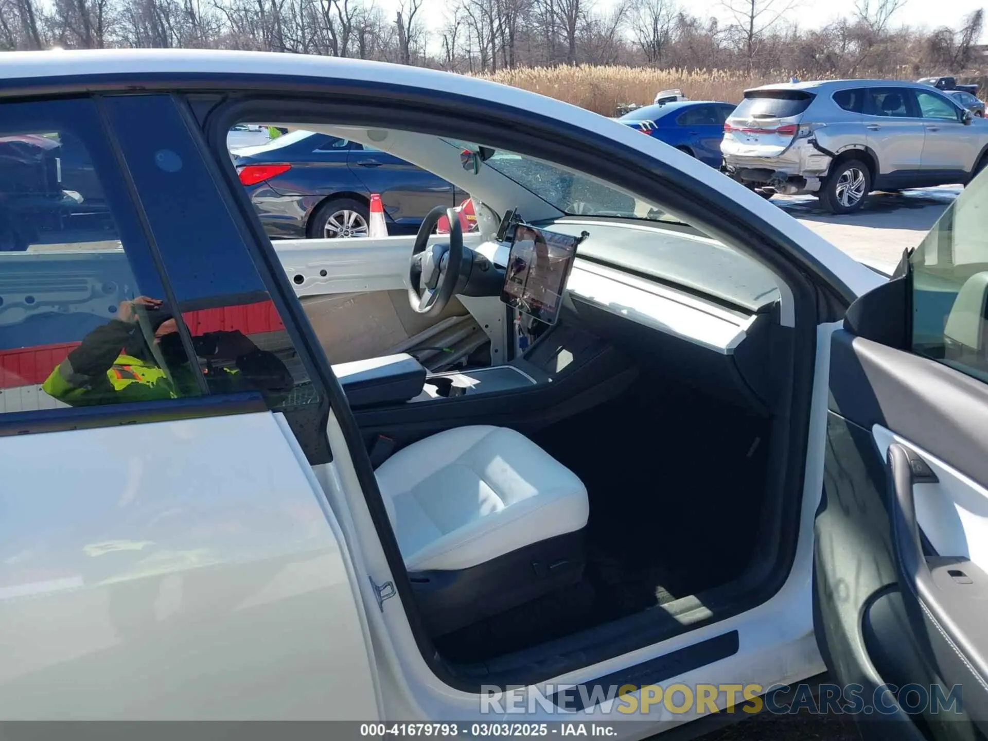 5 Photograph of a damaged car 5YJYGDEF8MF246658 TESLA MODEL Y 2021
