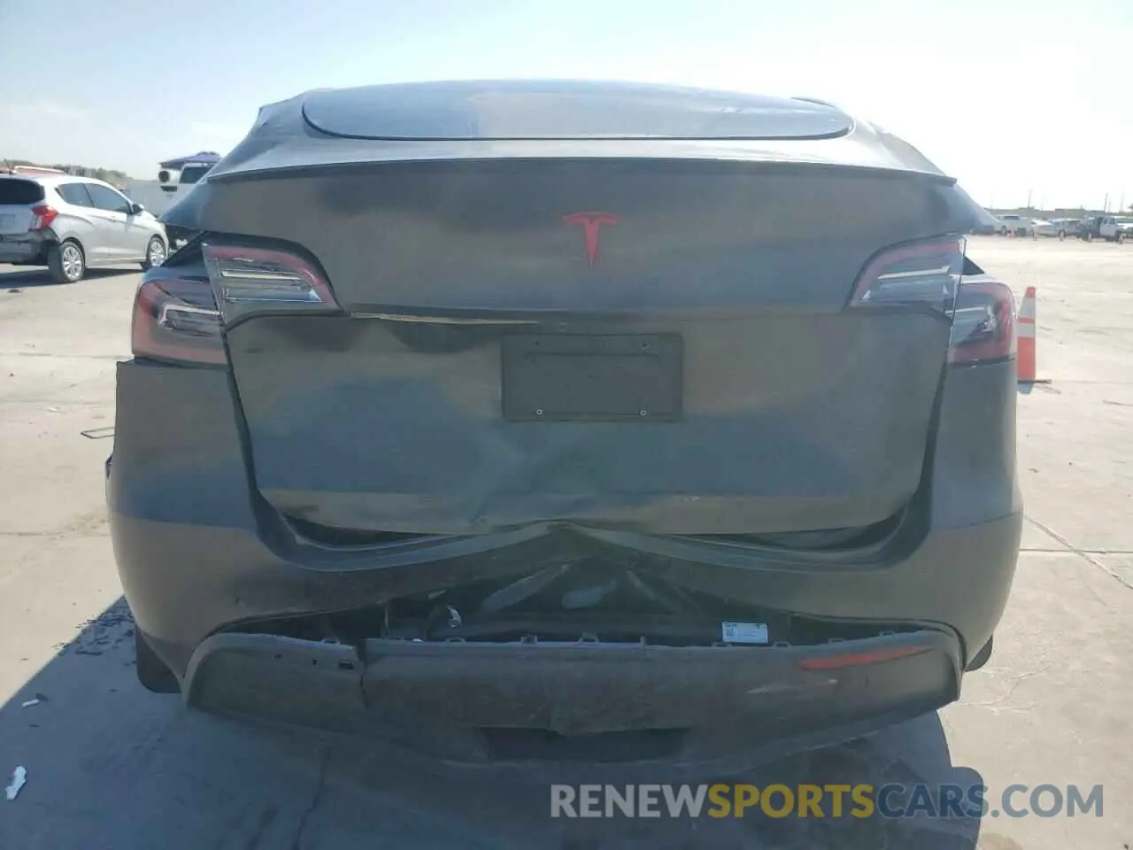 6 Photograph of a damaged car 5YJYGDEF8MF252122 TESLA MODEL Y 2021