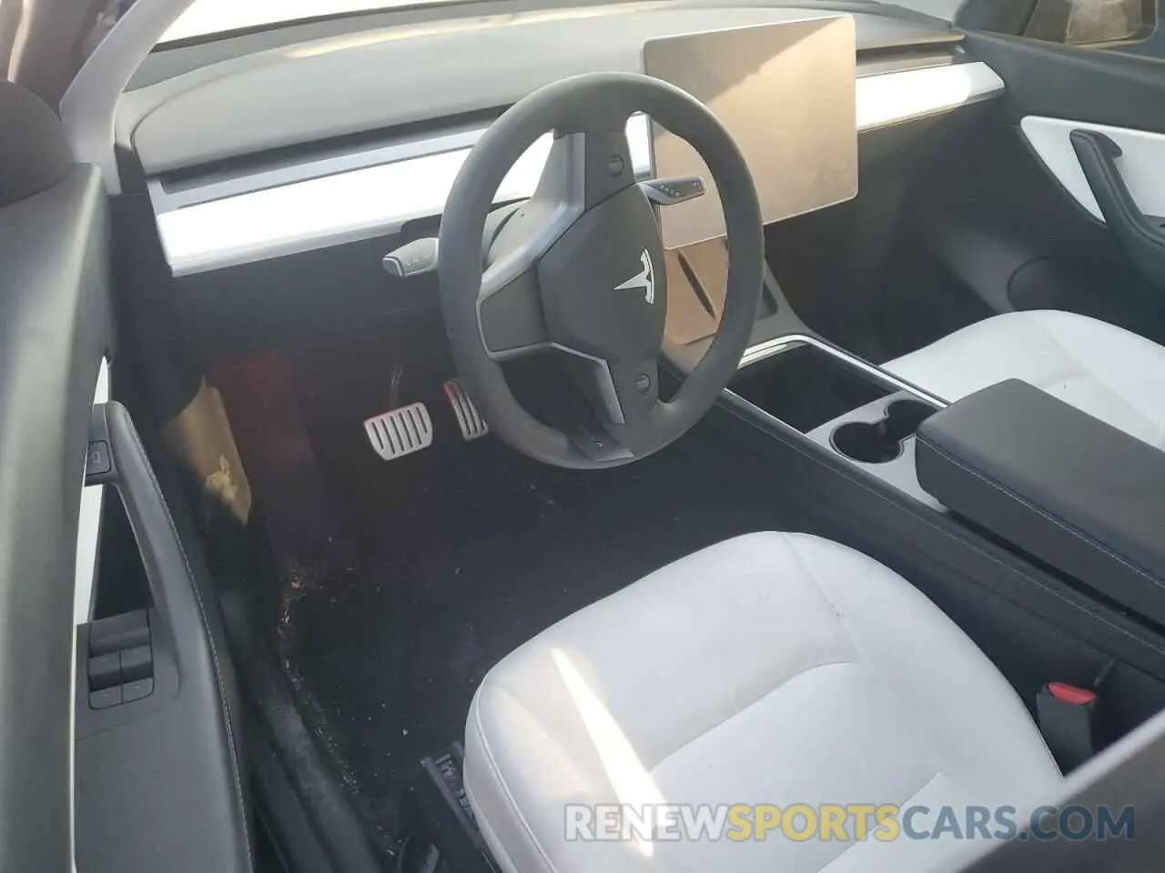 8 Photograph of a damaged car 5YJYGDEF8MF252122 TESLA MODEL Y 2021