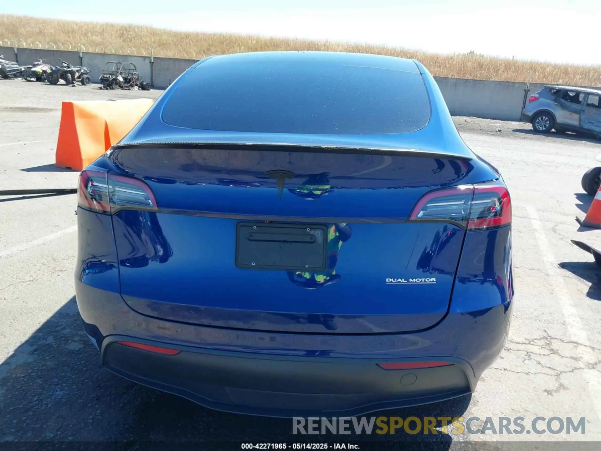 16 Photograph of a damaged car 5YJYGDEF8MF267574 TESLA MODEL Y 2021