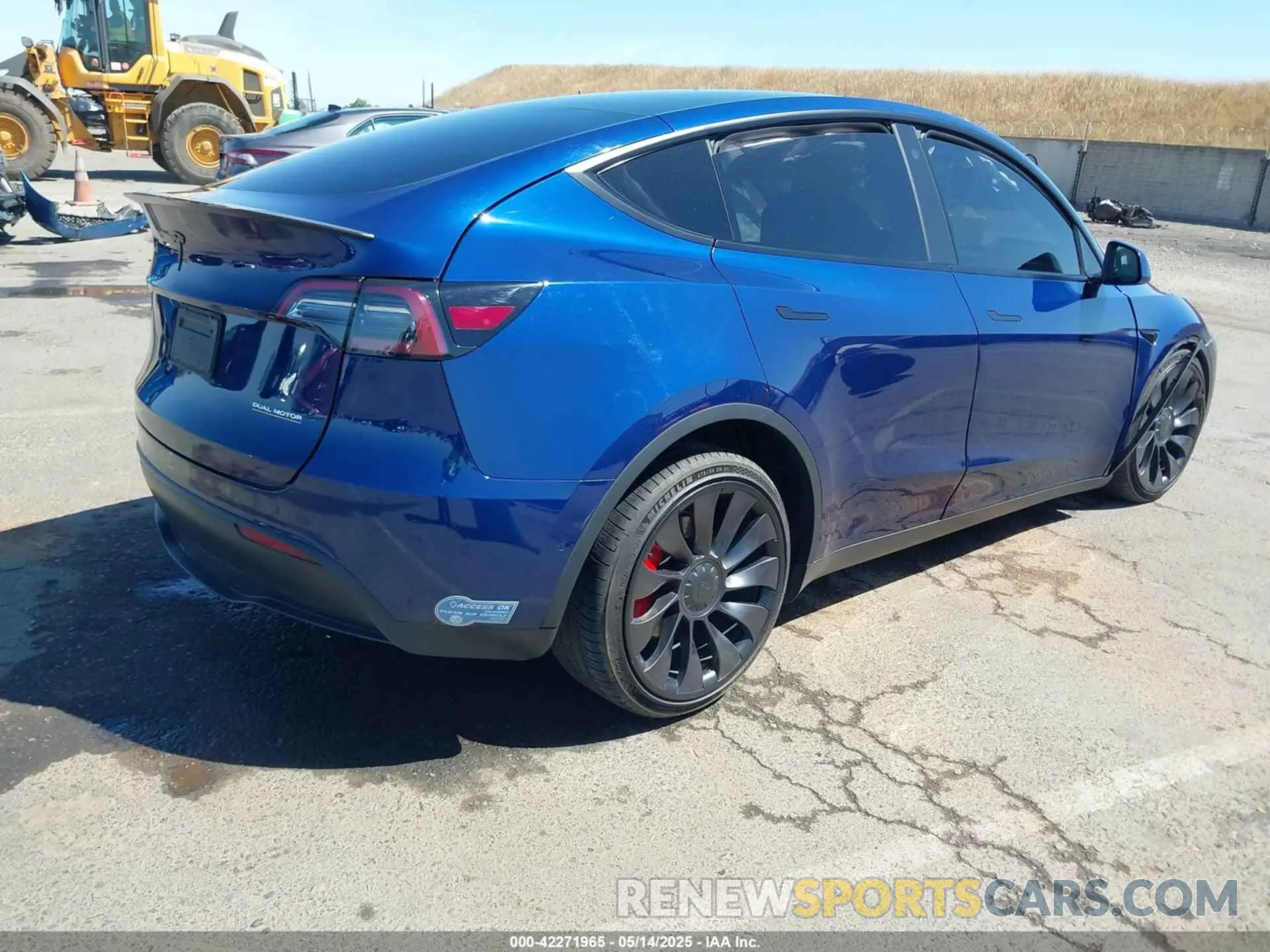 4 Photograph of a damaged car 5YJYGDEF8MF267574 TESLA MODEL Y 2021