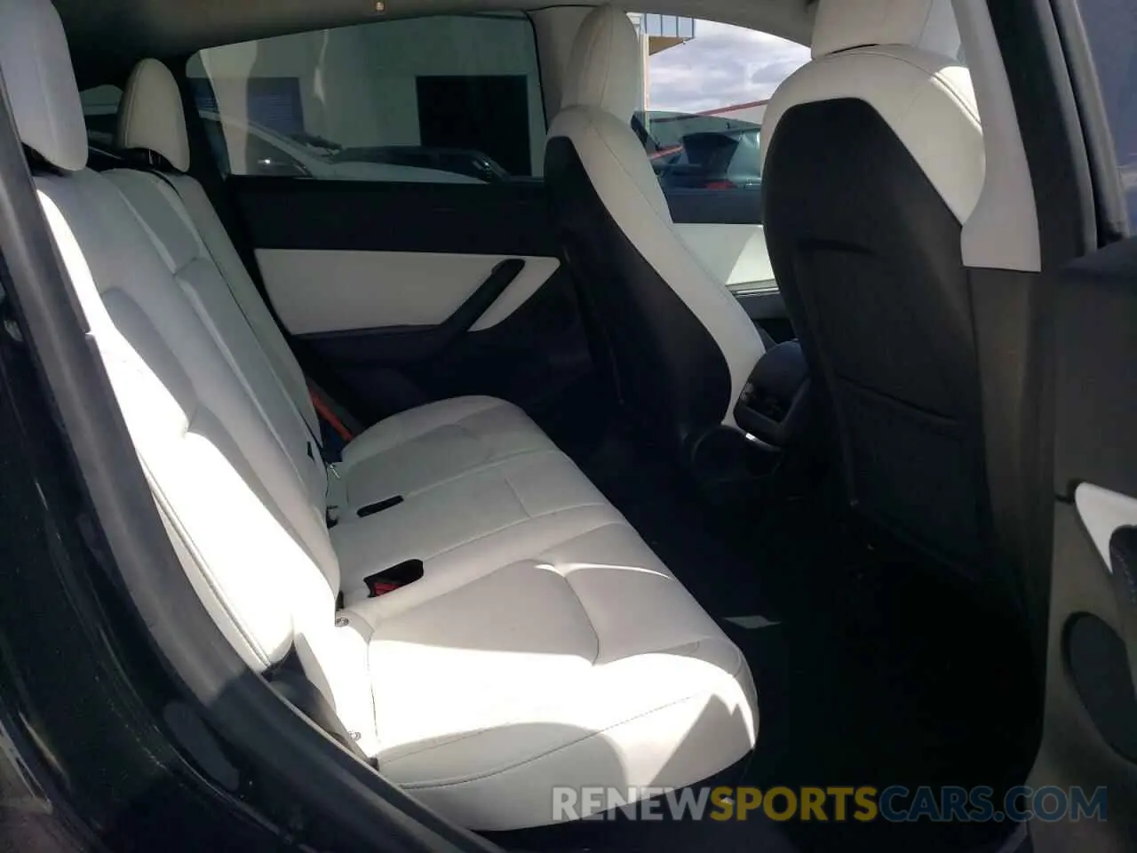 10 Photograph of a damaged car 5YJYGDEF8MF294256 TESLA MODEL Y 2021