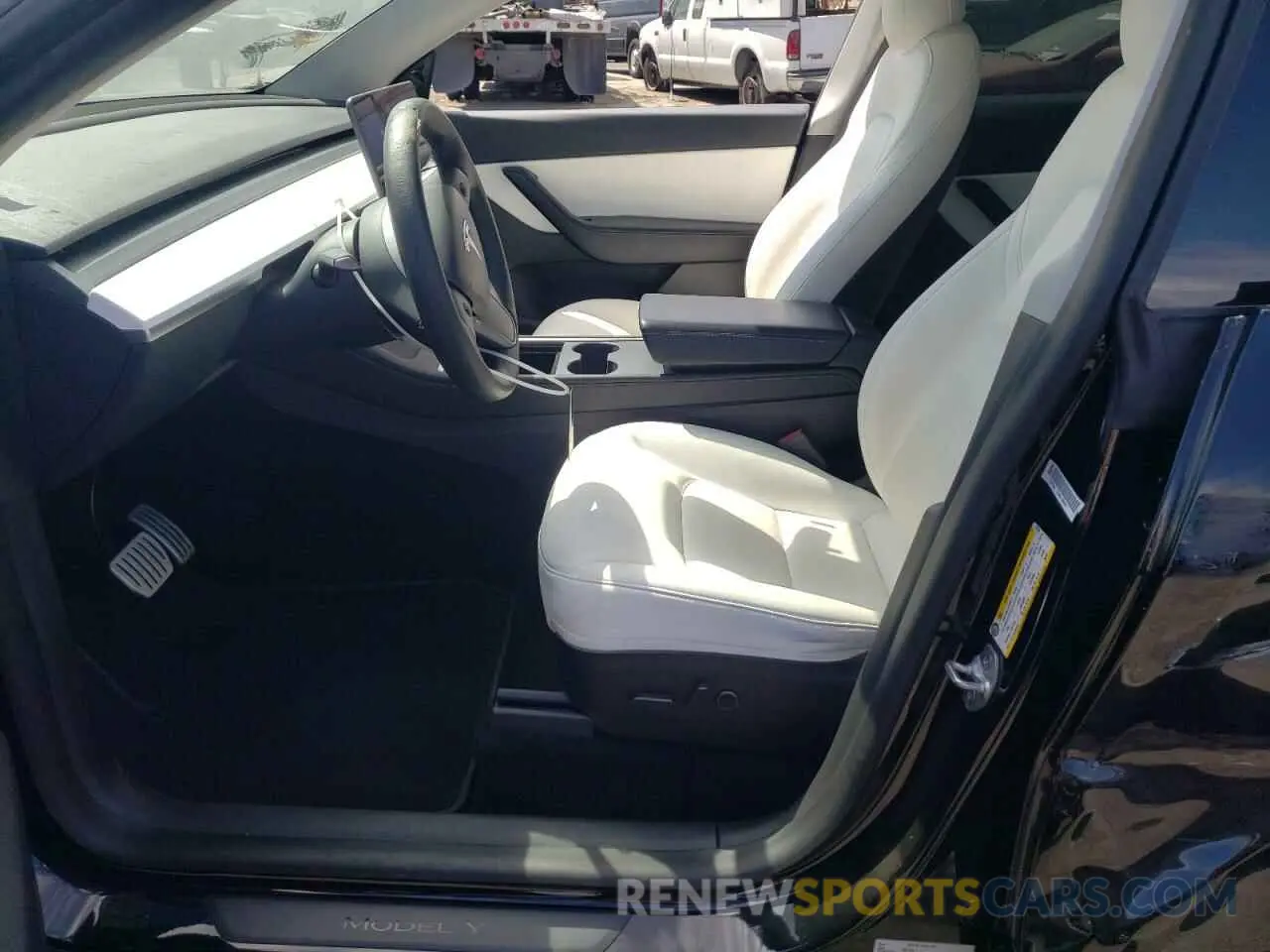 7 Photograph of a damaged car 5YJYGDEF8MF294256 TESLA MODEL Y 2021