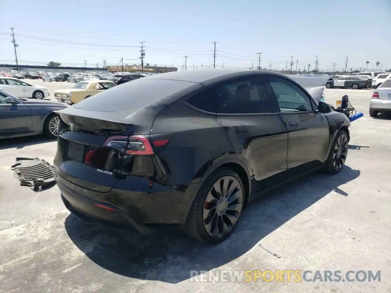 4 Photograph of a damaged car 5YJYGDEF9MF093370 TESLA MODEL Y 2021