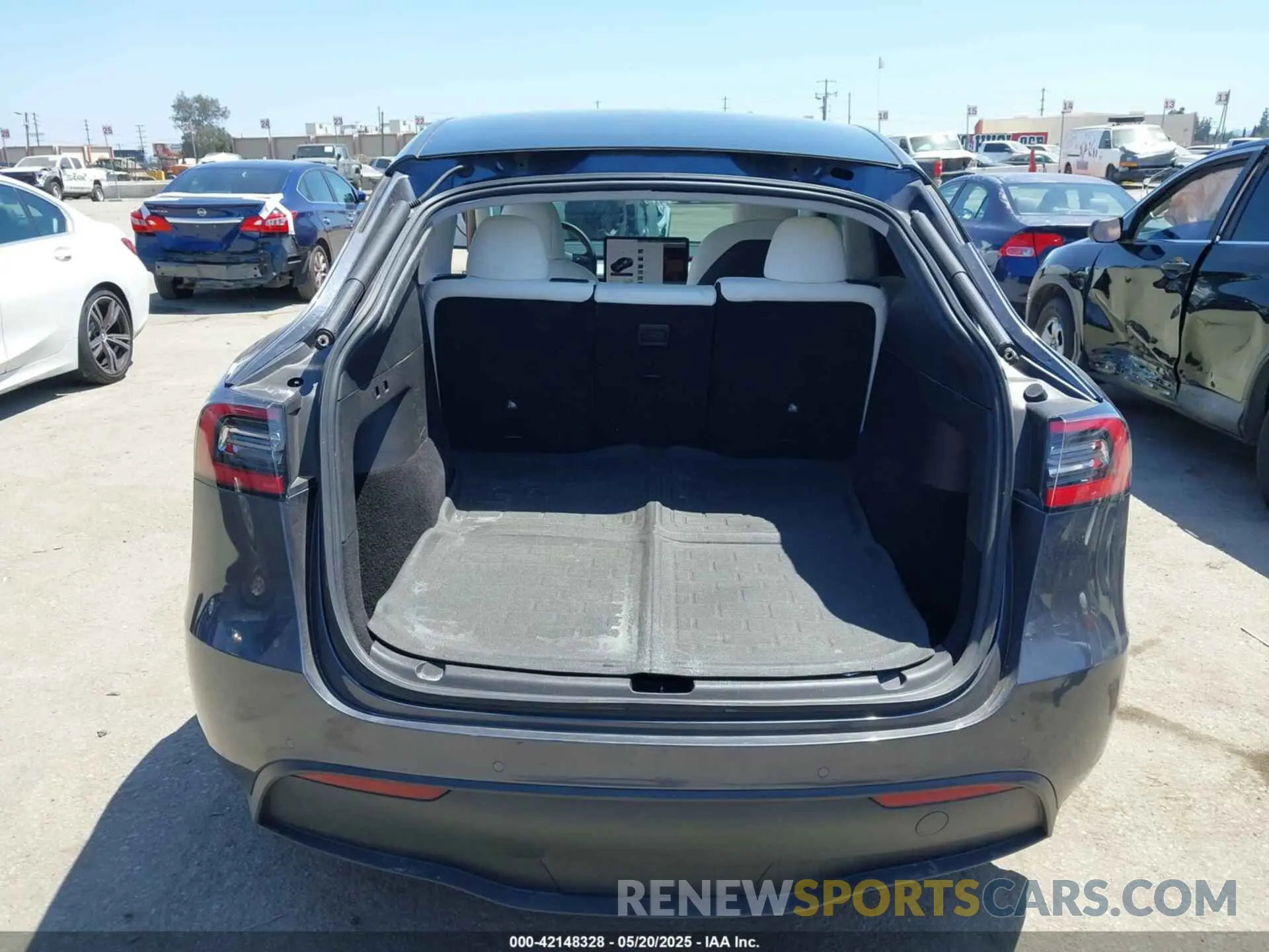 16 Photograph of a damaged car 5YJYGDEF9MF136847 TESLA MODEL Y 2021