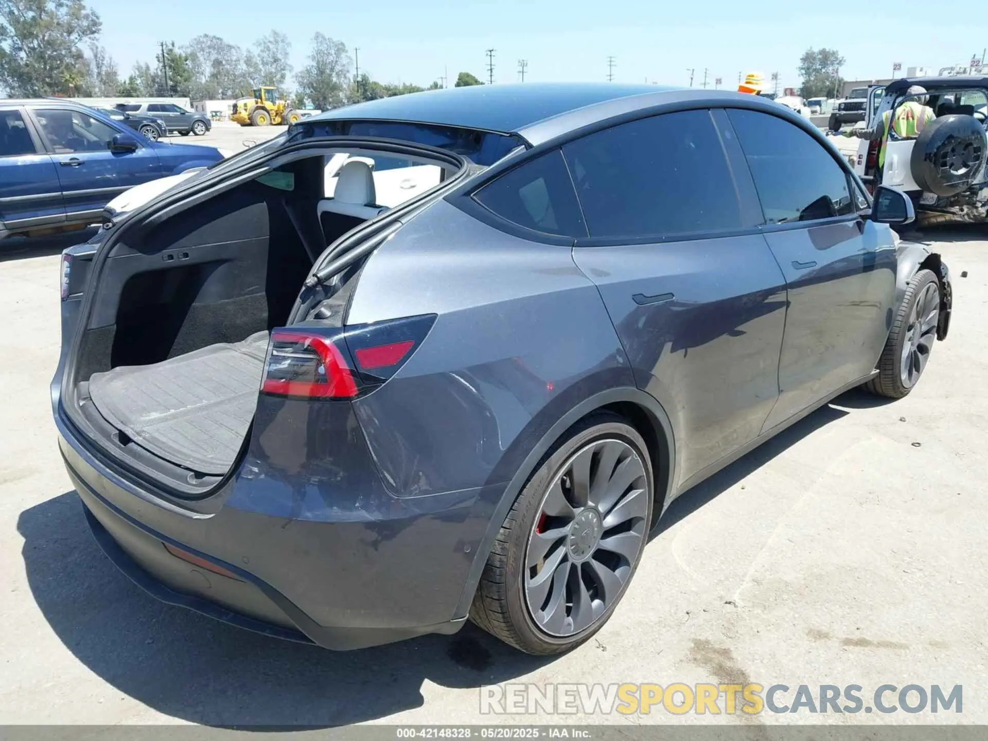4 Photograph of a damaged car 5YJYGDEF9MF136847 TESLA MODEL Y 2021
