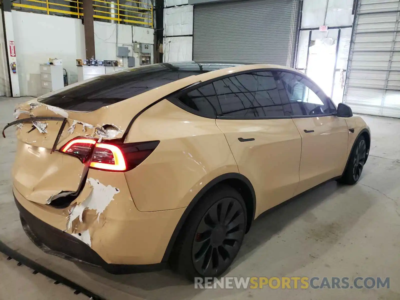 4 Photograph of a damaged car 5YJYGDEF9MF151185 TESLA MODEL Y 2021