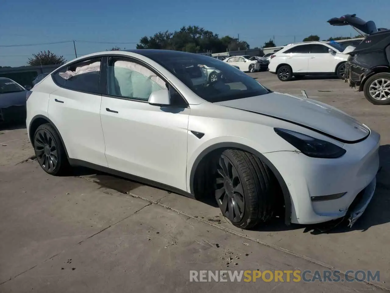 4 Photograph of a damaged car 5YJYGDEF9MF211692 TESLA MODEL Y 2021