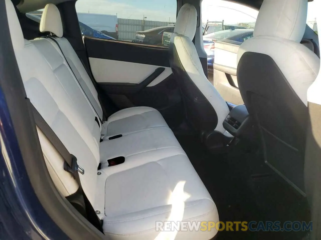 11 Photograph of a damaged car 5YJYGDEF9MF246622 TESLA MODEL Y 2021