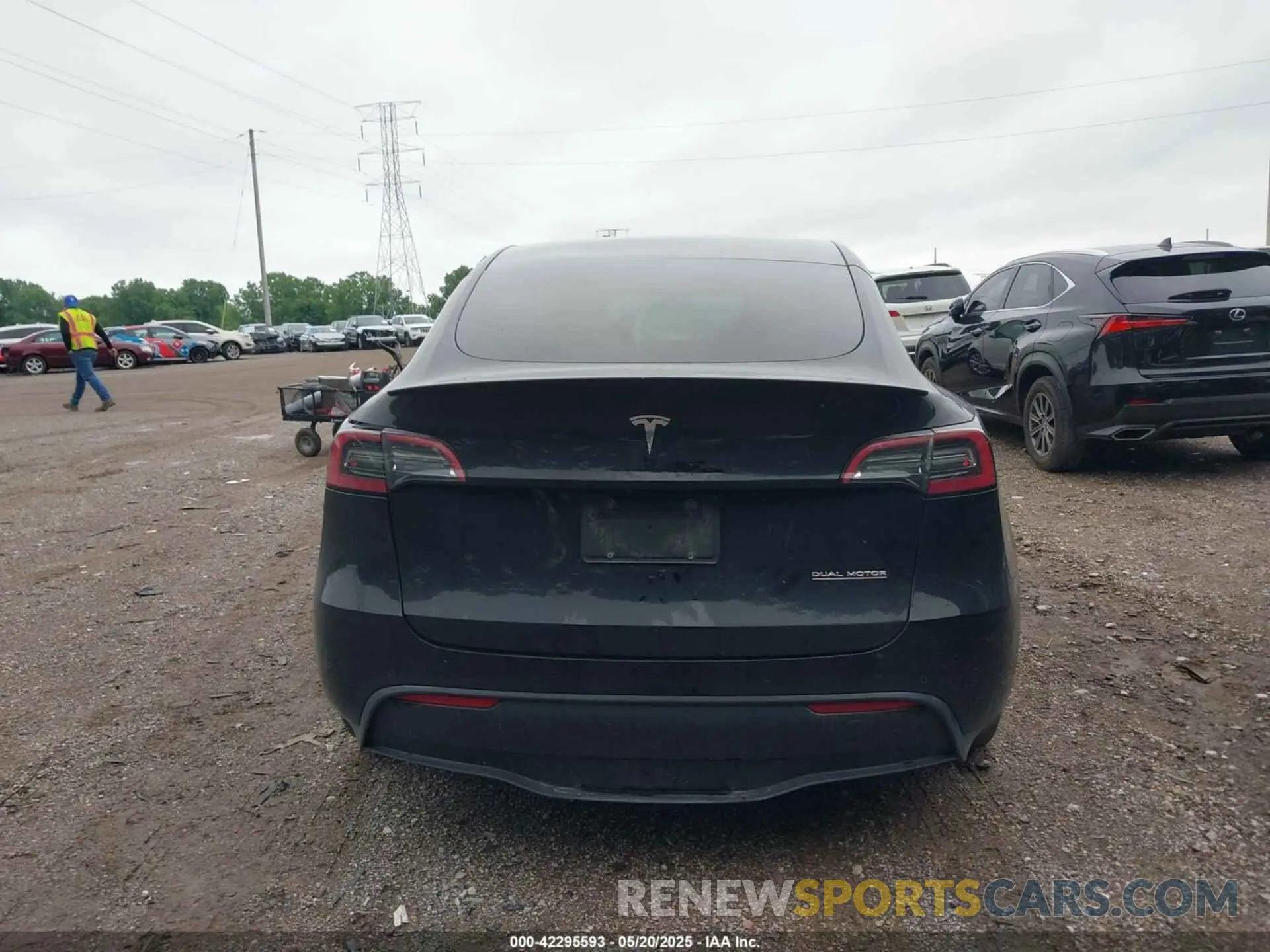 16 Photograph of a damaged car 5YJYGDEF9MF250203 TESLA MODEL Y 2021