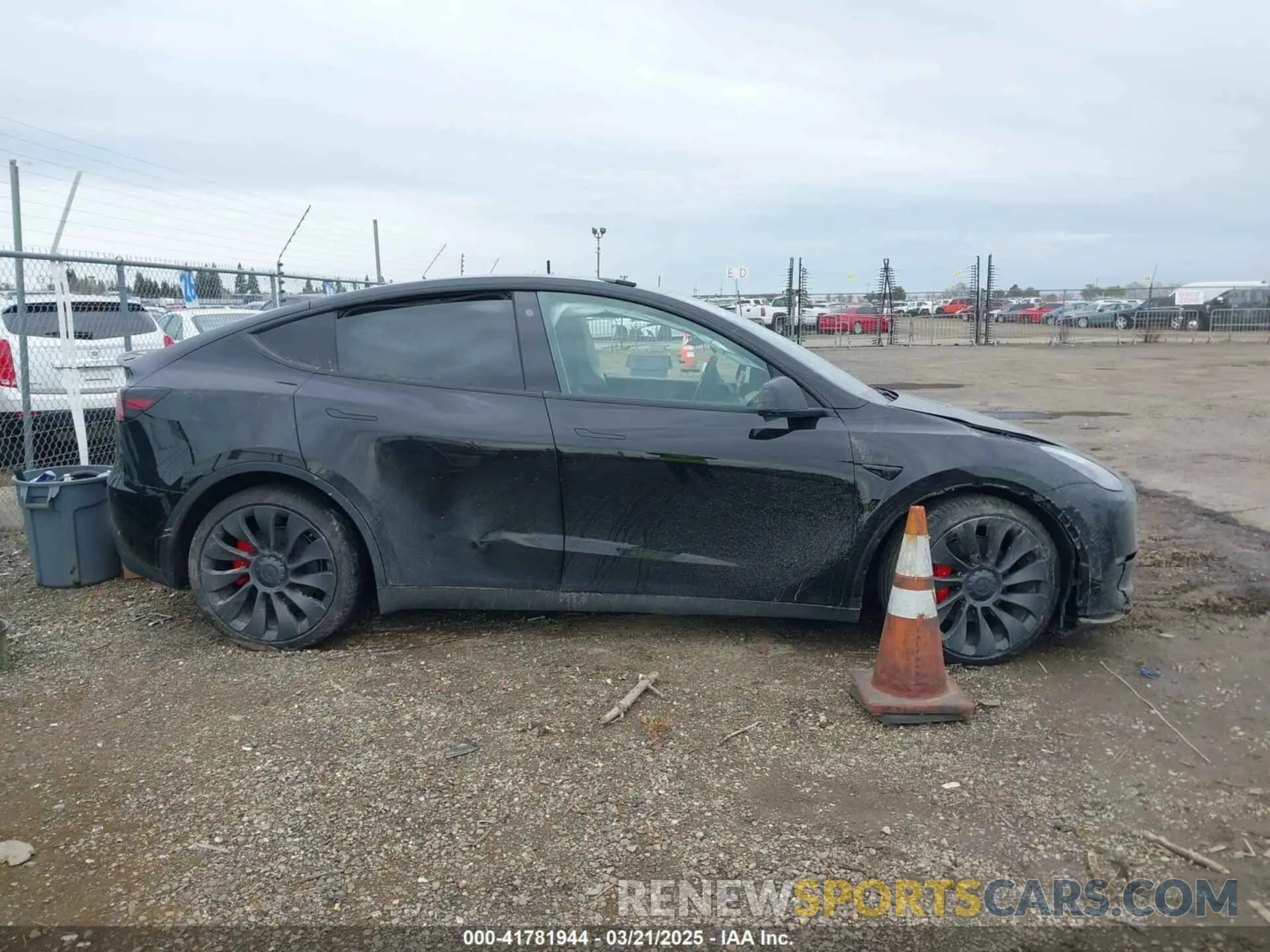 13 Photograph of a damaged car 5YJYGDEF9MF273884 TESLA MODEL Y 2021