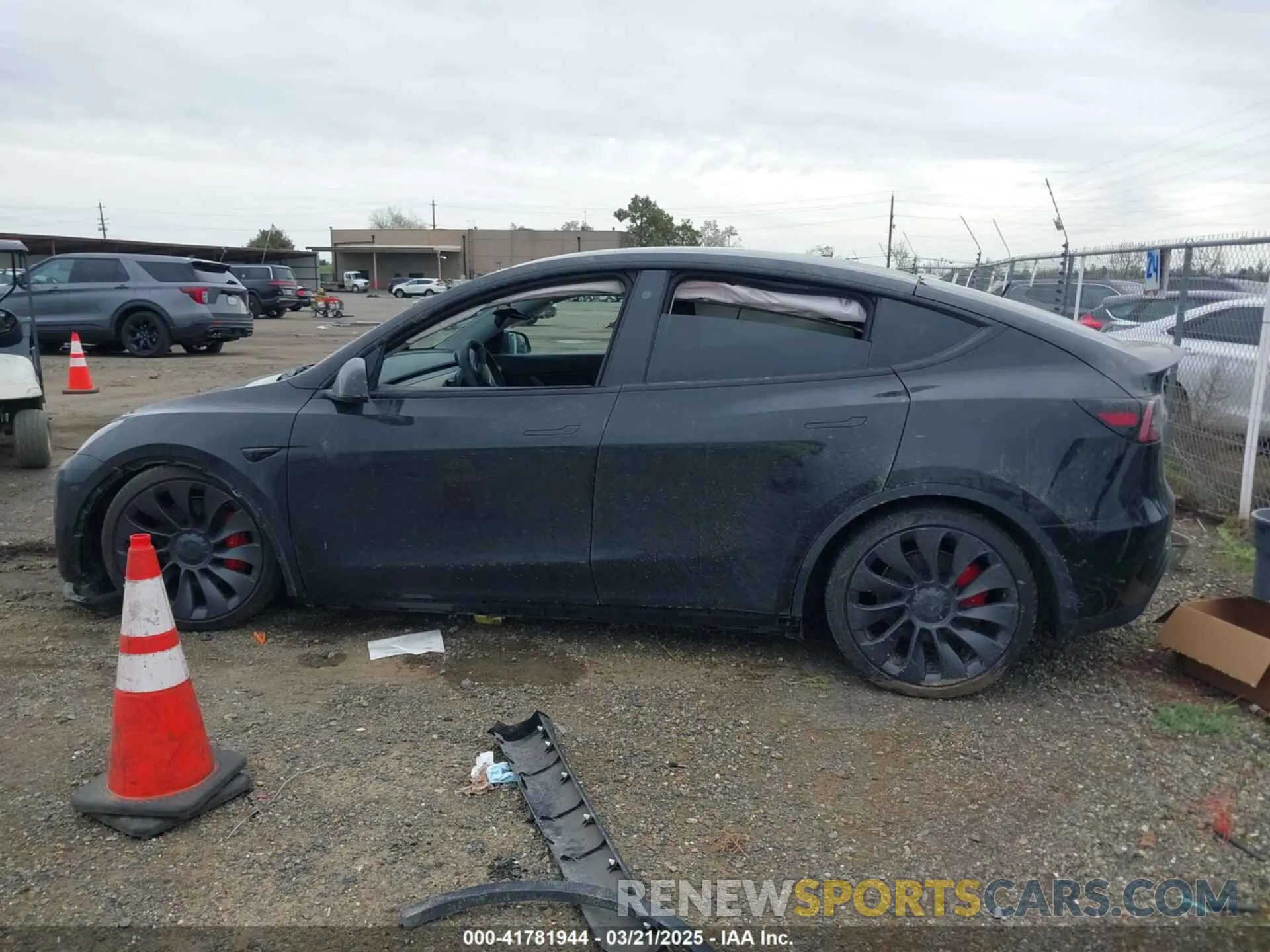 14 Photograph of a damaged car 5YJYGDEF9MF273884 TESLA MODEL Y 2021