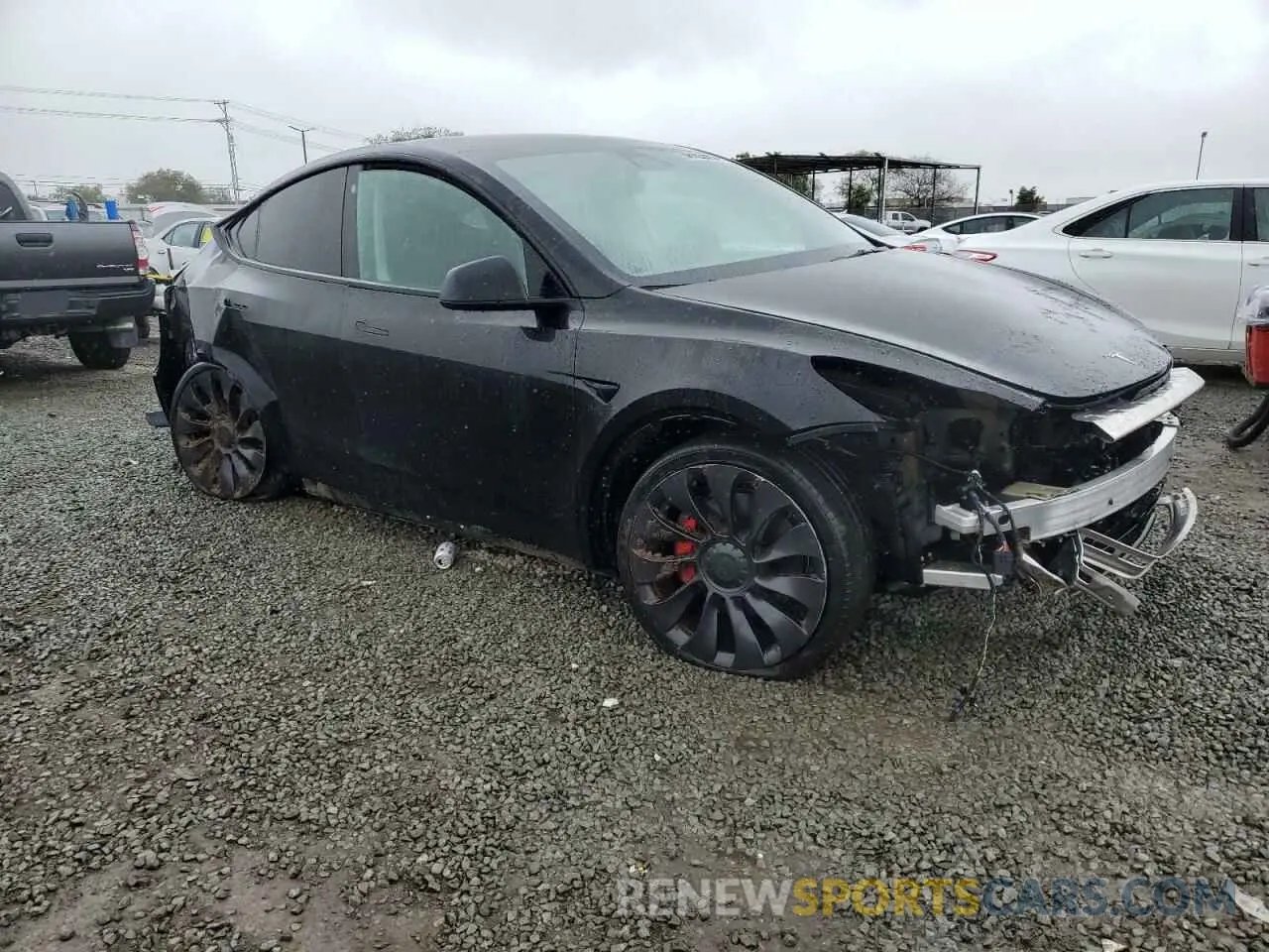 4 Photograph of a damaged car 5YJYGDEFXMF252400 TESLA MODEL Y 2021