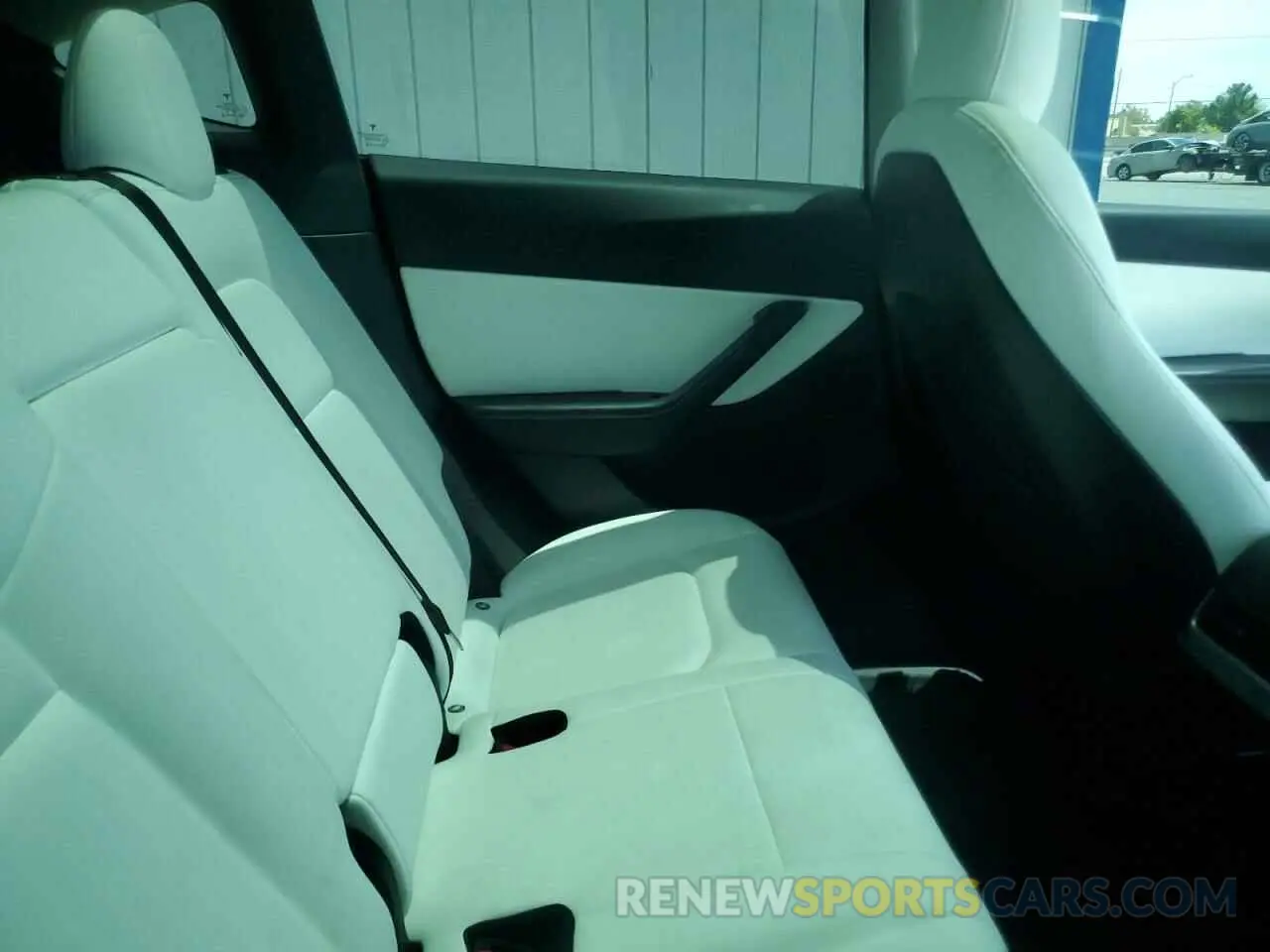 10 Photograph of a damaged car 5YJYGDEFXMF293903 TESLA MODEL Y 2021