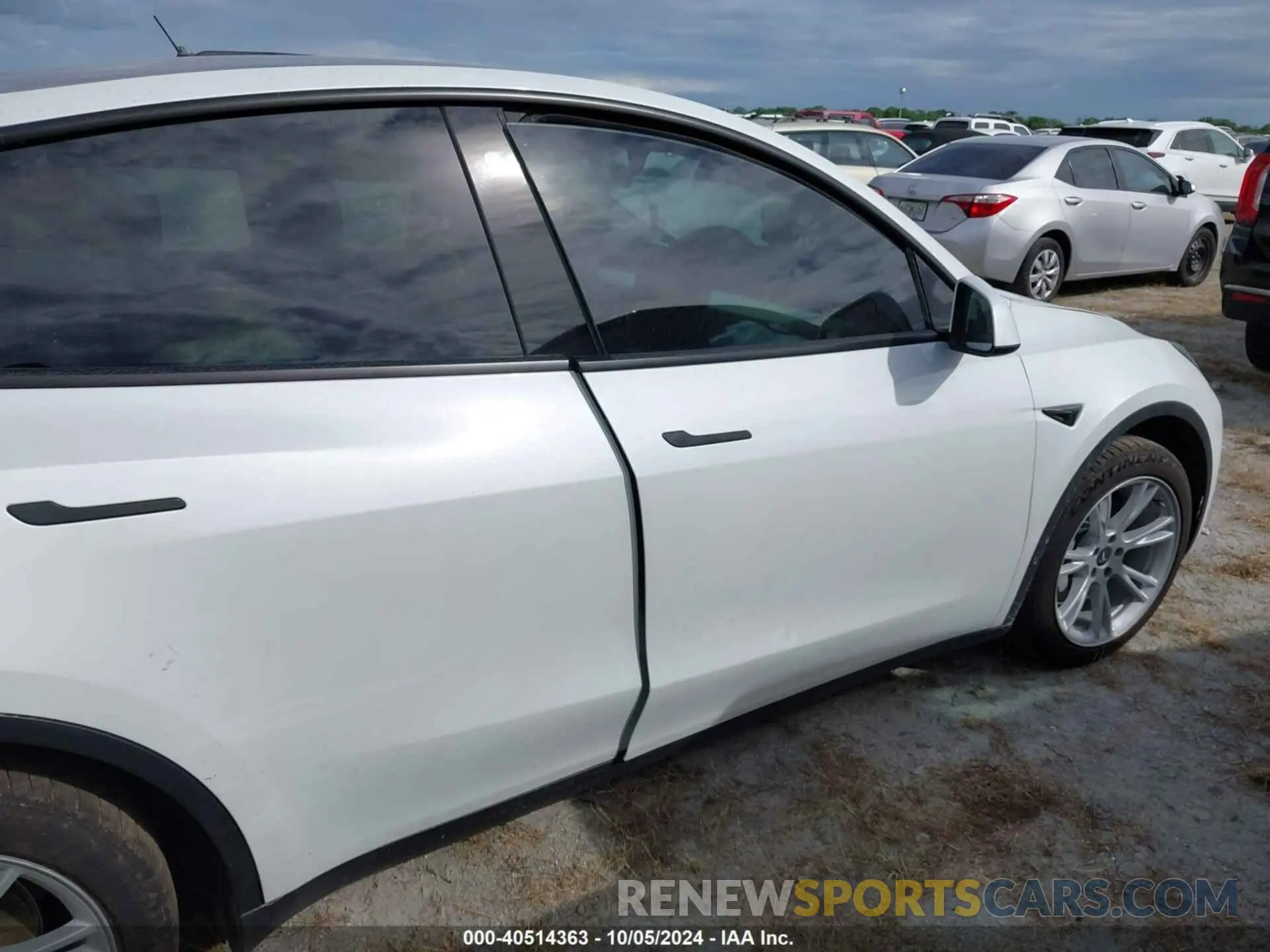 13 Photograph of a damaged car 7SAYGAEE0NF427036 TESLA MODEL Y 2022