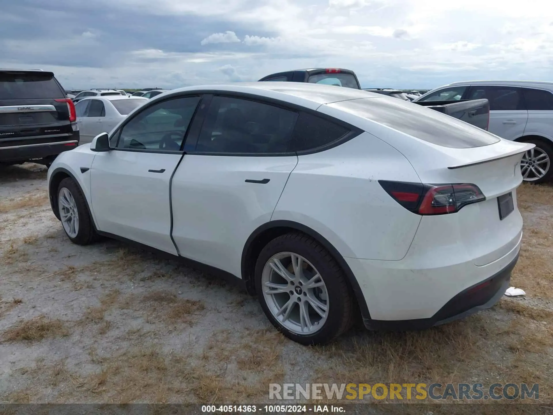 3 Photograph of a damaged car 7SAYGAEE0NF427036 TESLA MODEL Y 2022