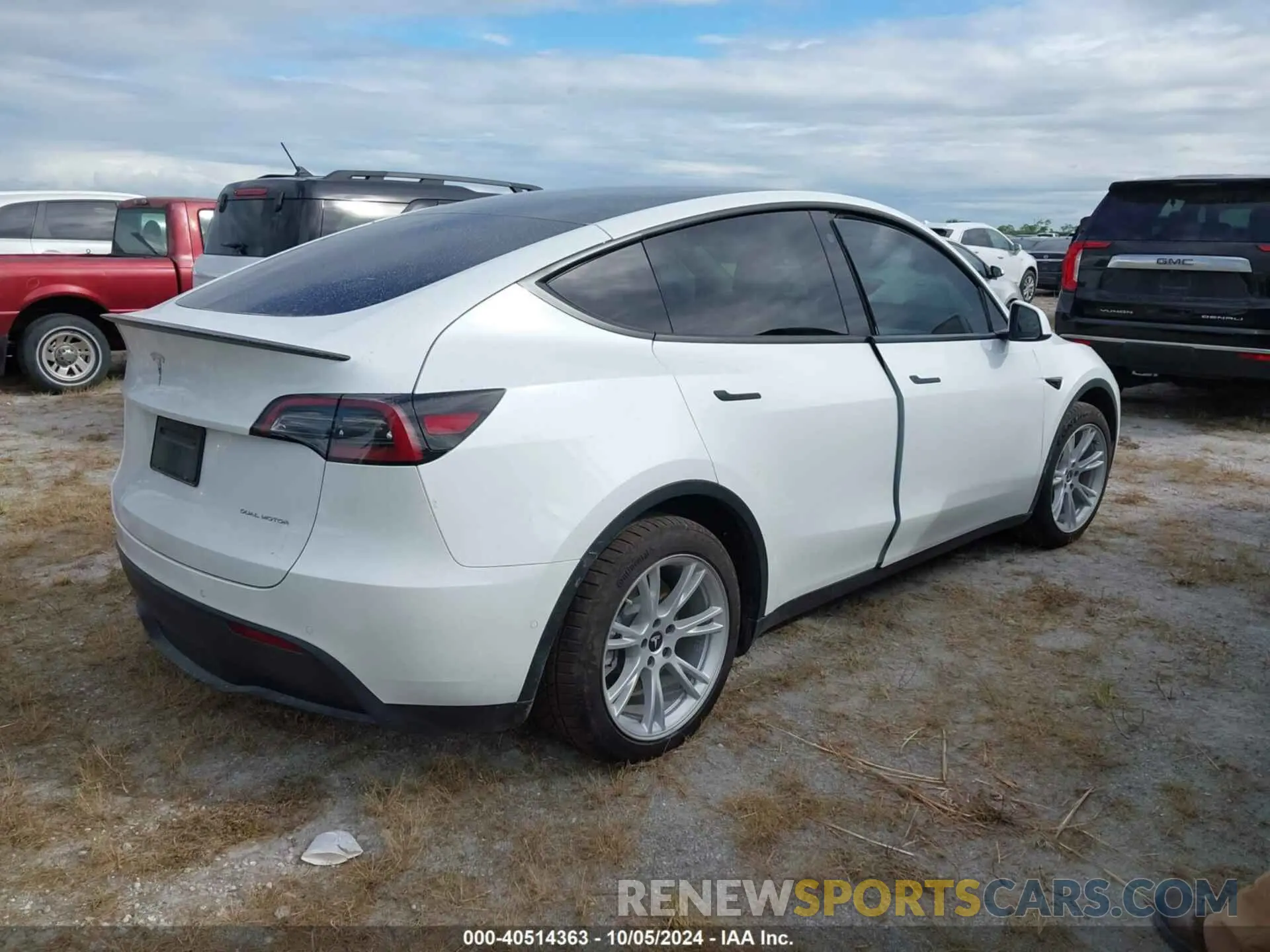 4 Photograph of a damaged car 7SAYGAEE0NF427036 TESLA MODEL Y 2022