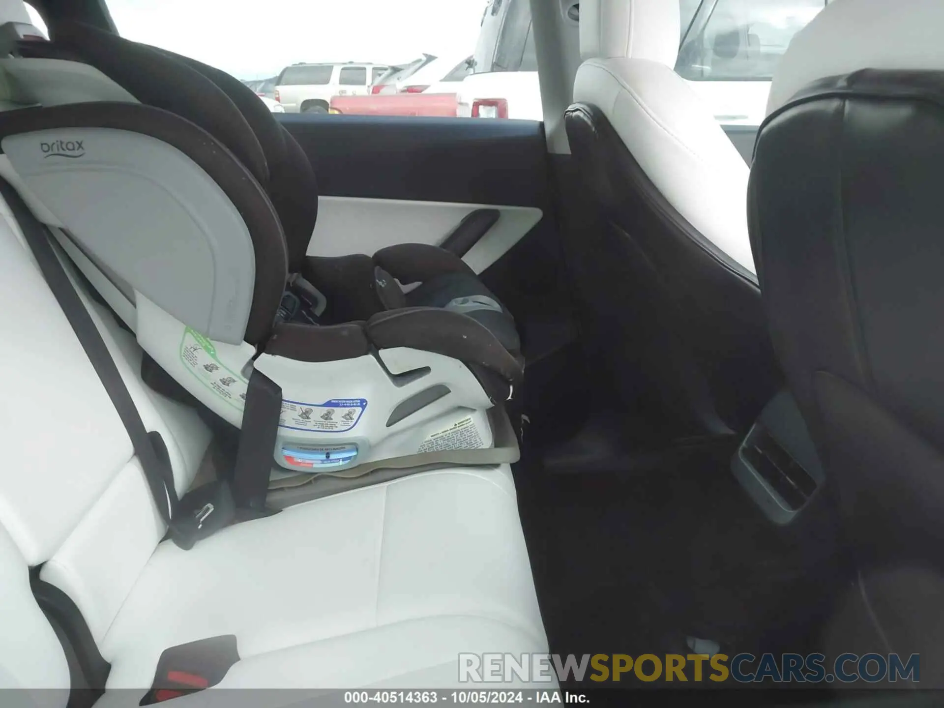 8 Photograph of a damaged car 7SAYGAEE0NF427036 TESLA MODEL Y 2022