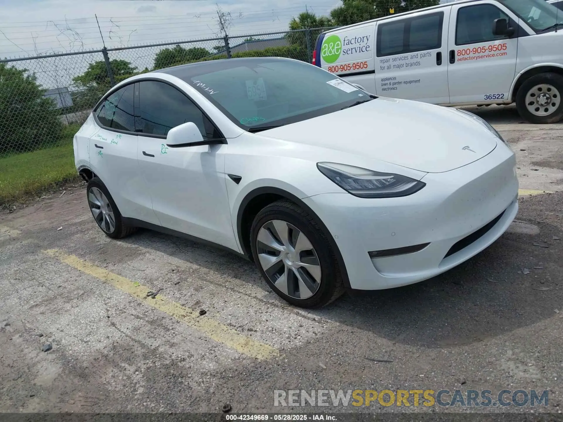 1 Photograph of a damaged car 7SAYGAEE0NF428932 TESLA MODEL Y 2022
