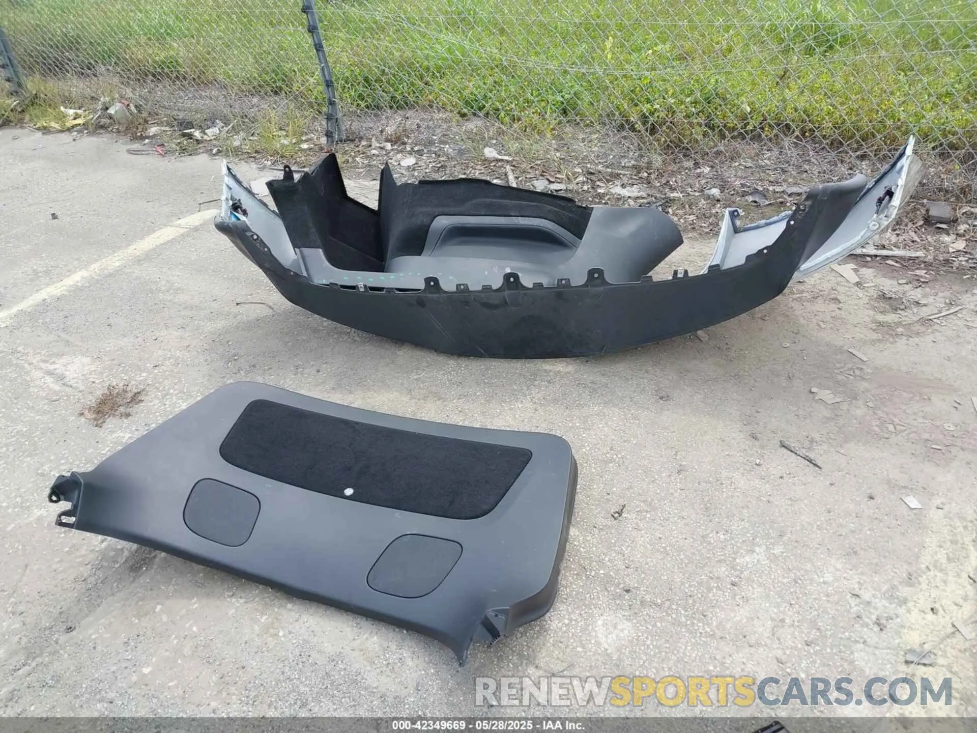 12 Photograph of a damaged car 7SAYGAEE0NF428932 TESLA MODEL Y 2022