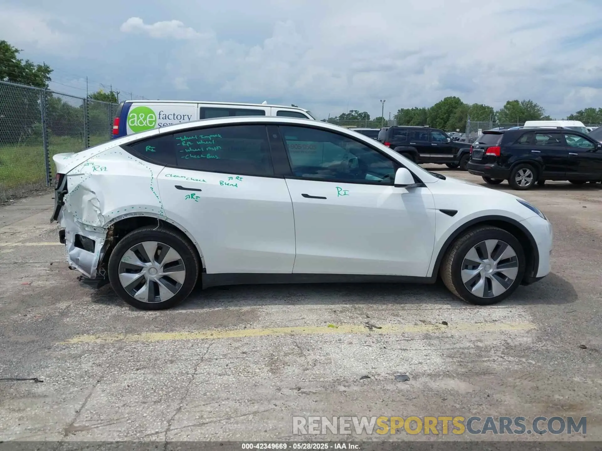 14 Photograph of a damaged car 7SAYGAEE0NF428932 TESLA MODEL Y 2022