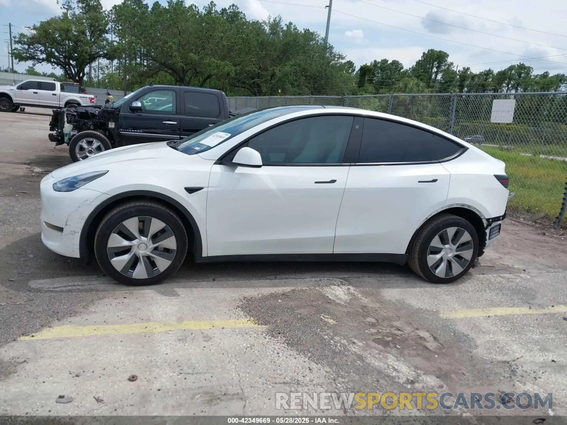 15 Photograph of a damaged car 7SAYGAEE0NF428932 TESLA MODEL Y 2022
