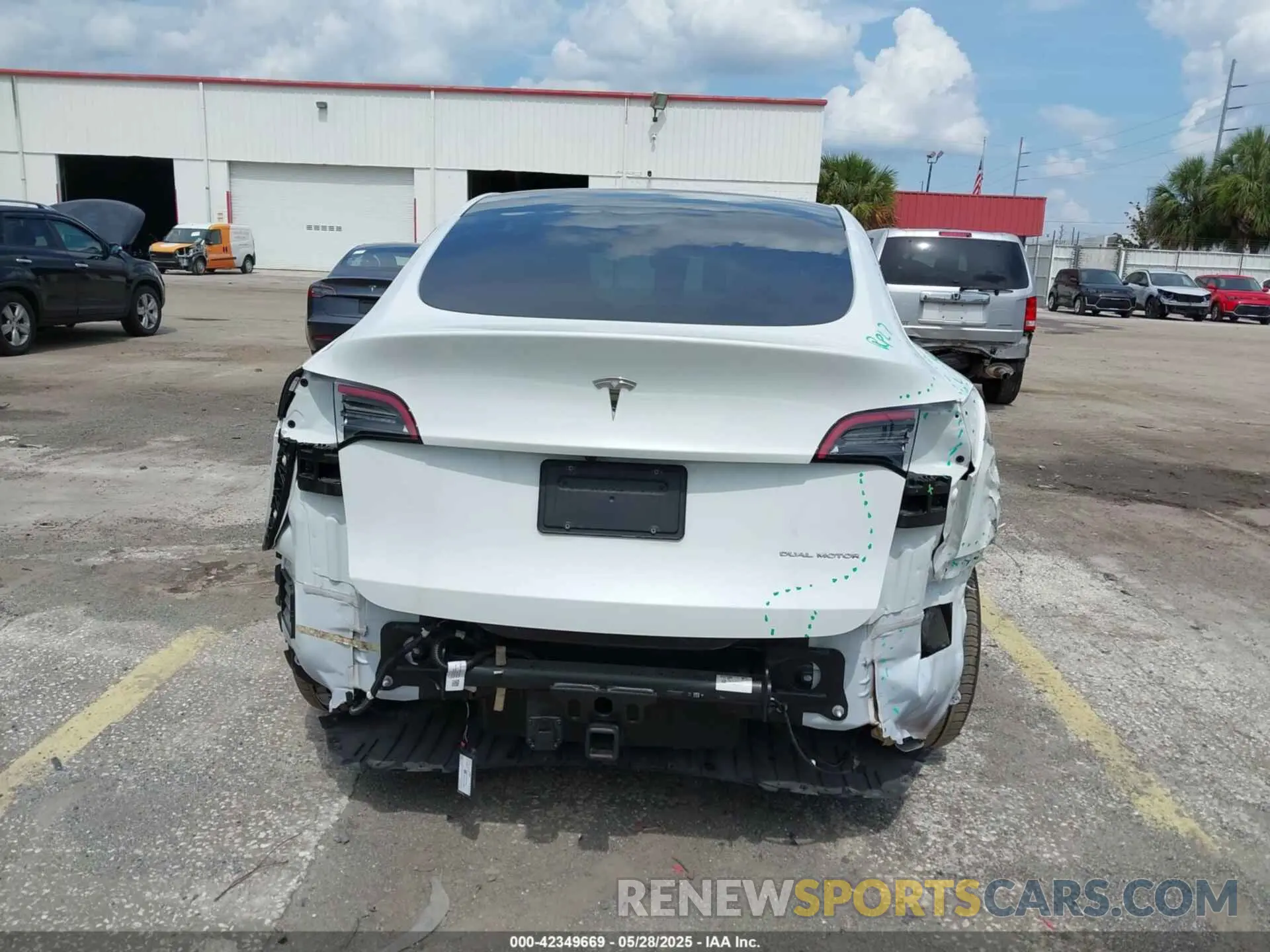 17 Photograph of a damaged car 7SAYGAEE0NF428932 TESLA MODEL Y 2022