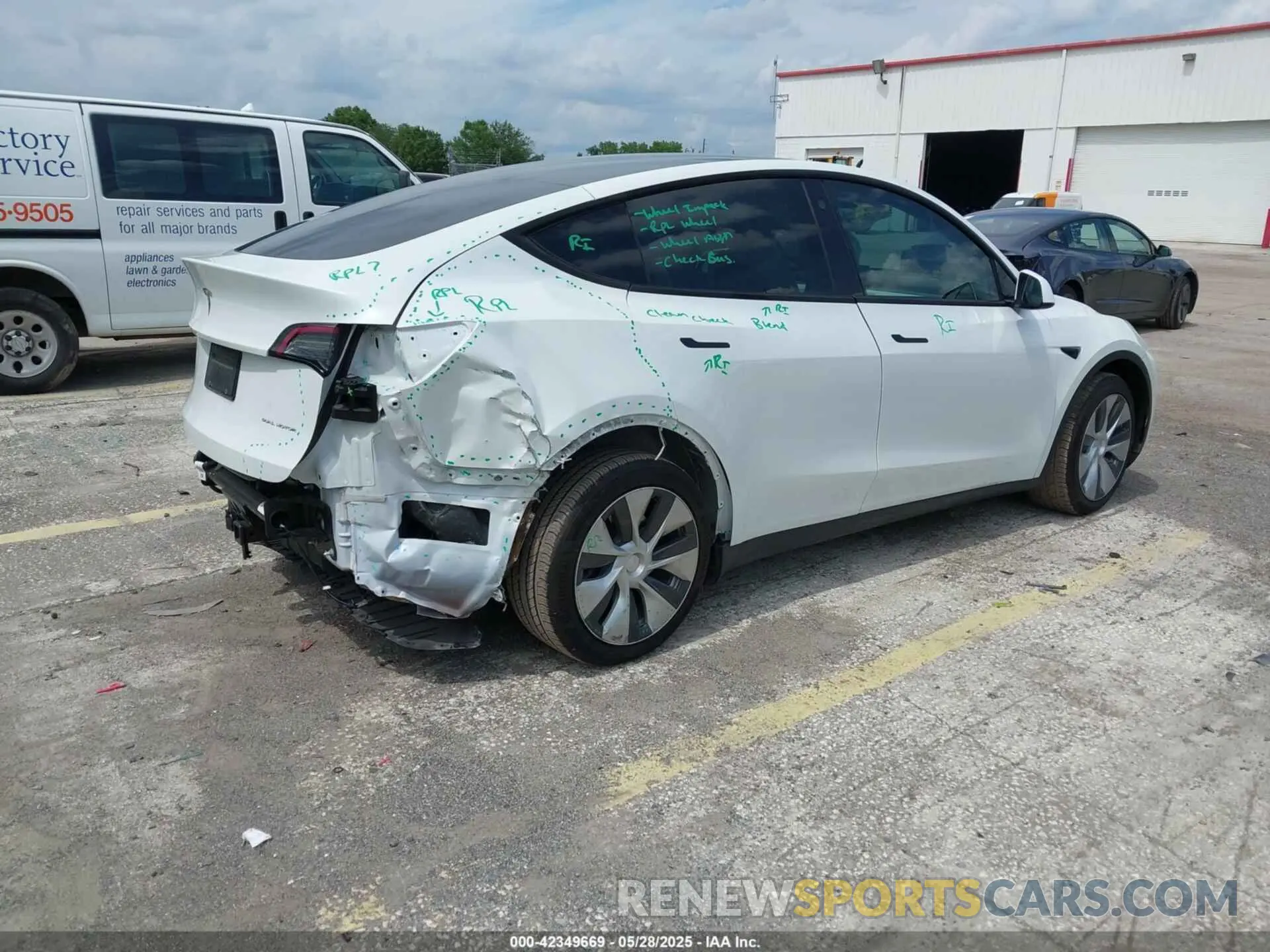 4 Photograph of a damaged car 7SAYGAEE0NF428932 TESLA MODEL Y 2022