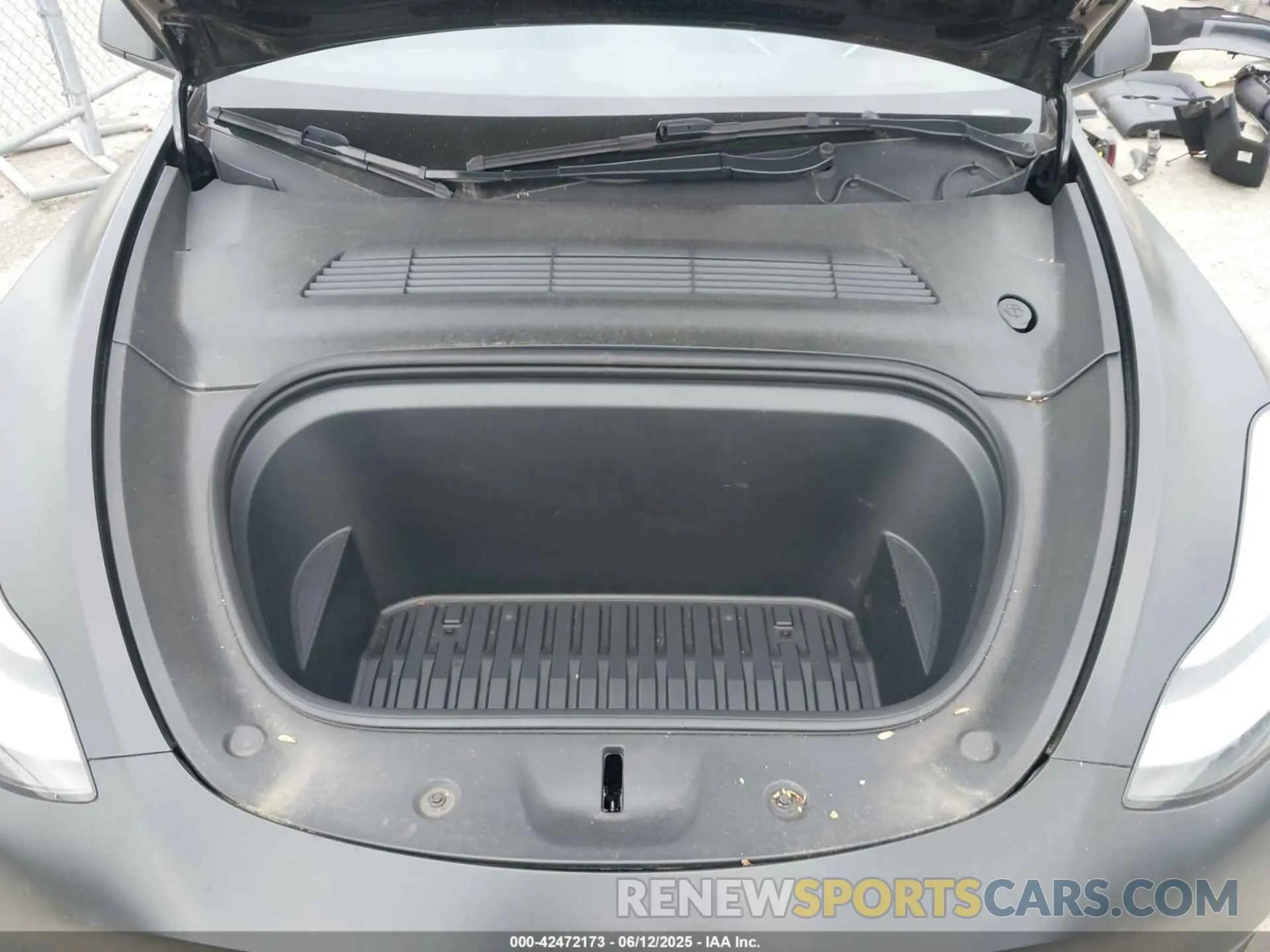 10 Photograph of a damaged car 7SAYGAEE0NF492761 TESLA MODEL Y 2022