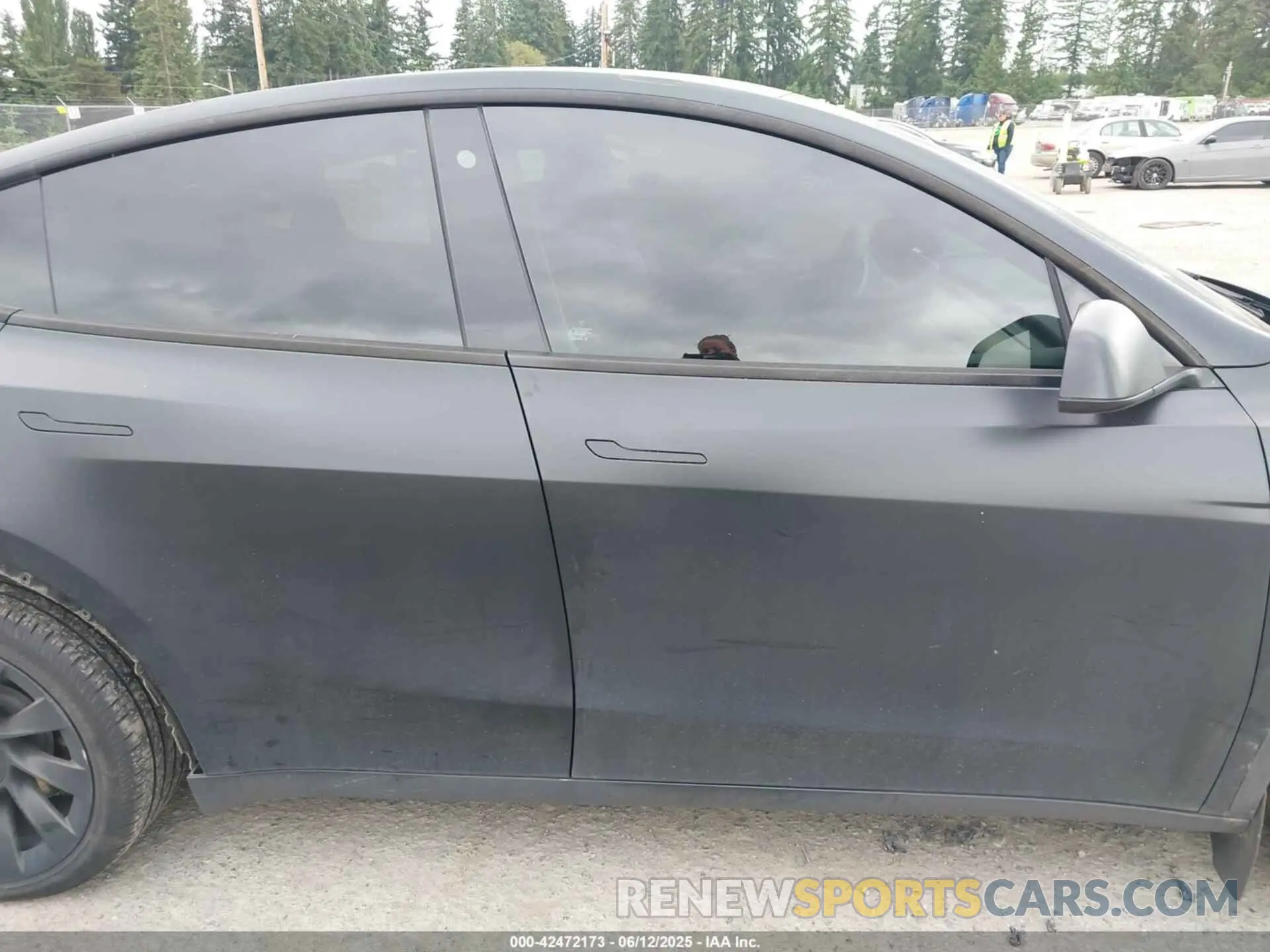 14 Photograph of a damaged car 7SAYGAEE0NF492761 TESLA MODEL Y 2022