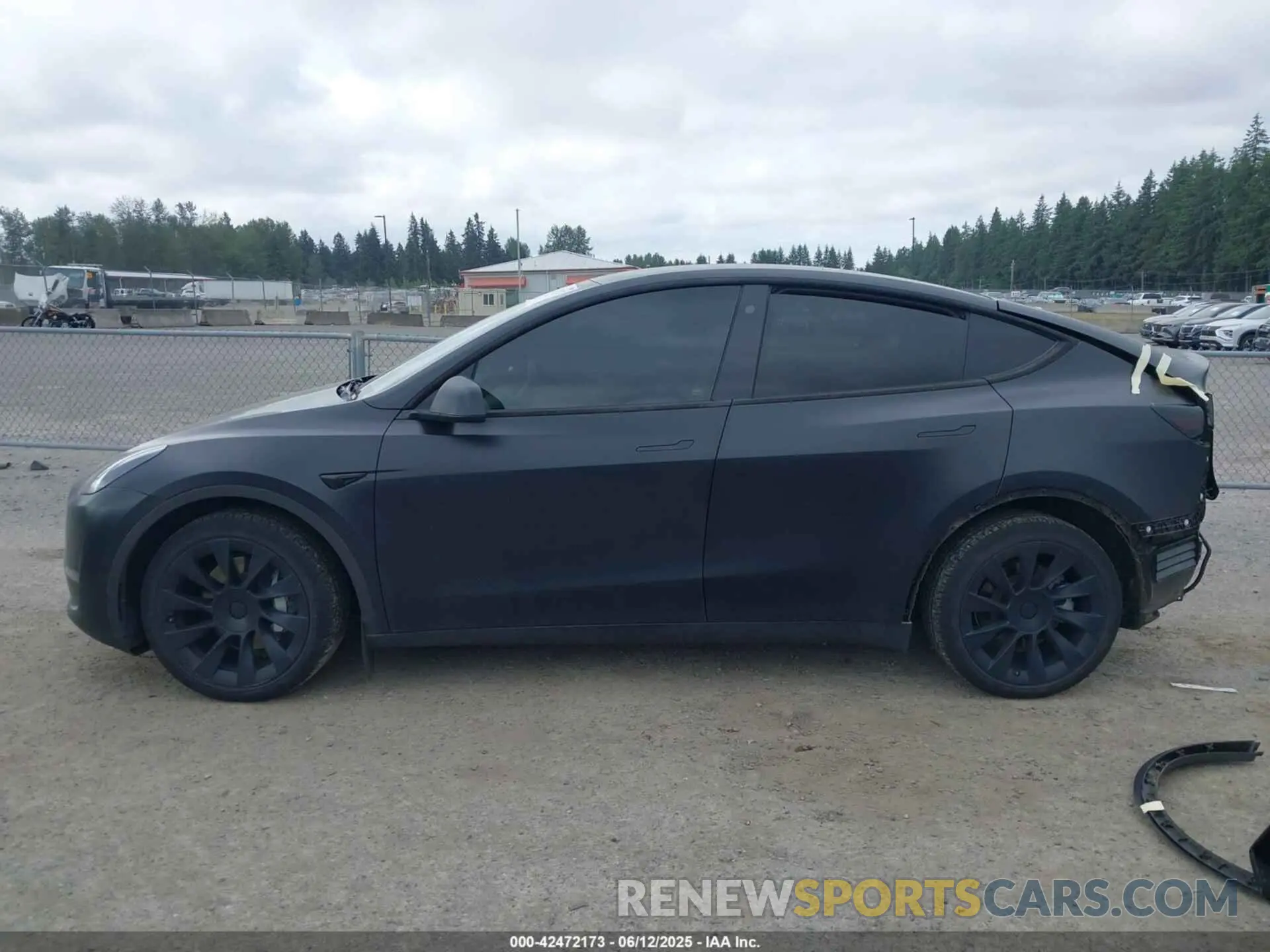 15 Photograph of a damaged car 7SAYGAEE0NF492761 TESLA MODEL Y 2022