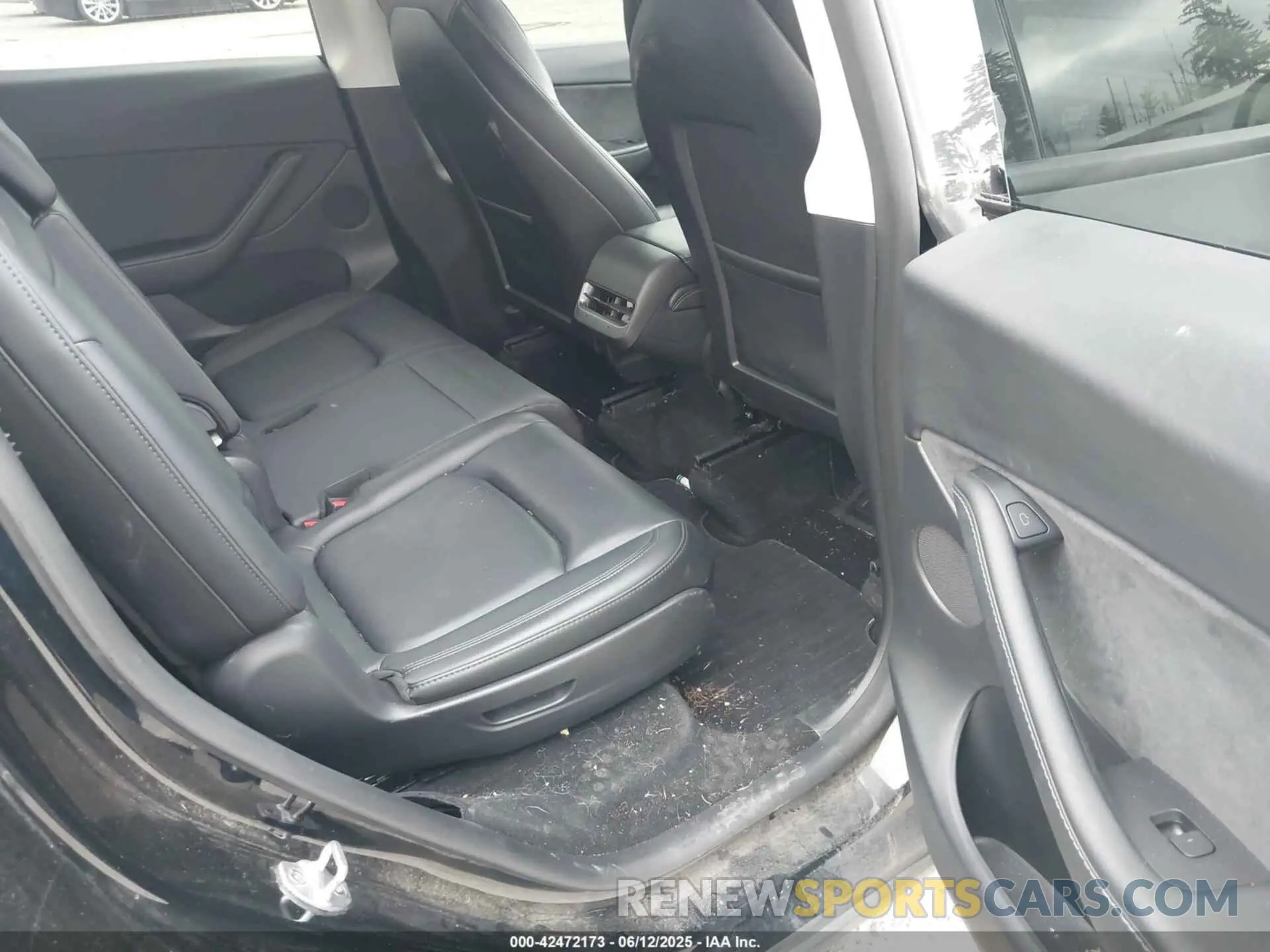 8 Photograph of a damaged car 7SAYGAEE0NF492761 TESLA MODEL Y 2022