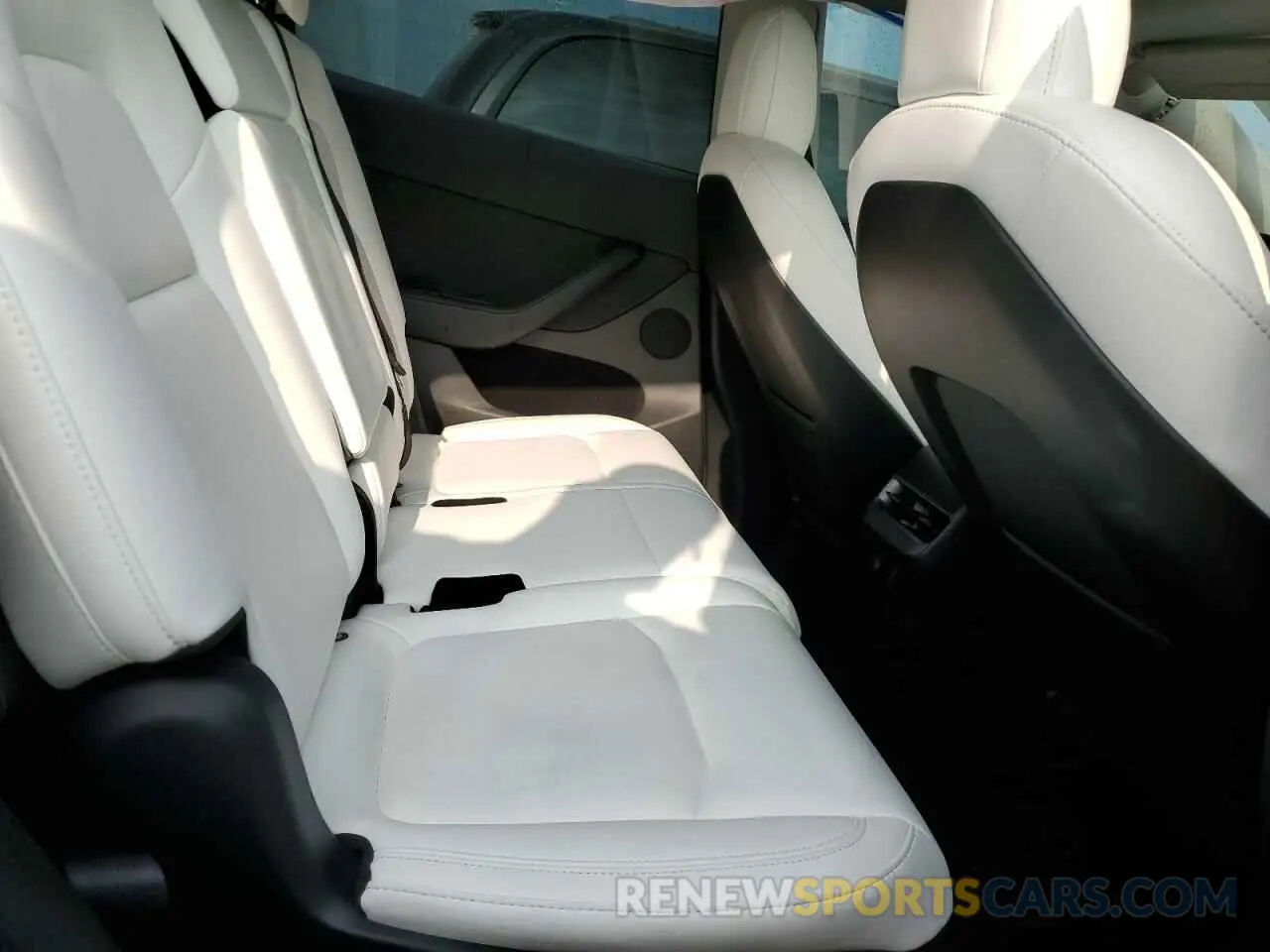 10 Photograph of a damaged car 7SAYGAEE0NF521885 TESLA MODEL Y 2022