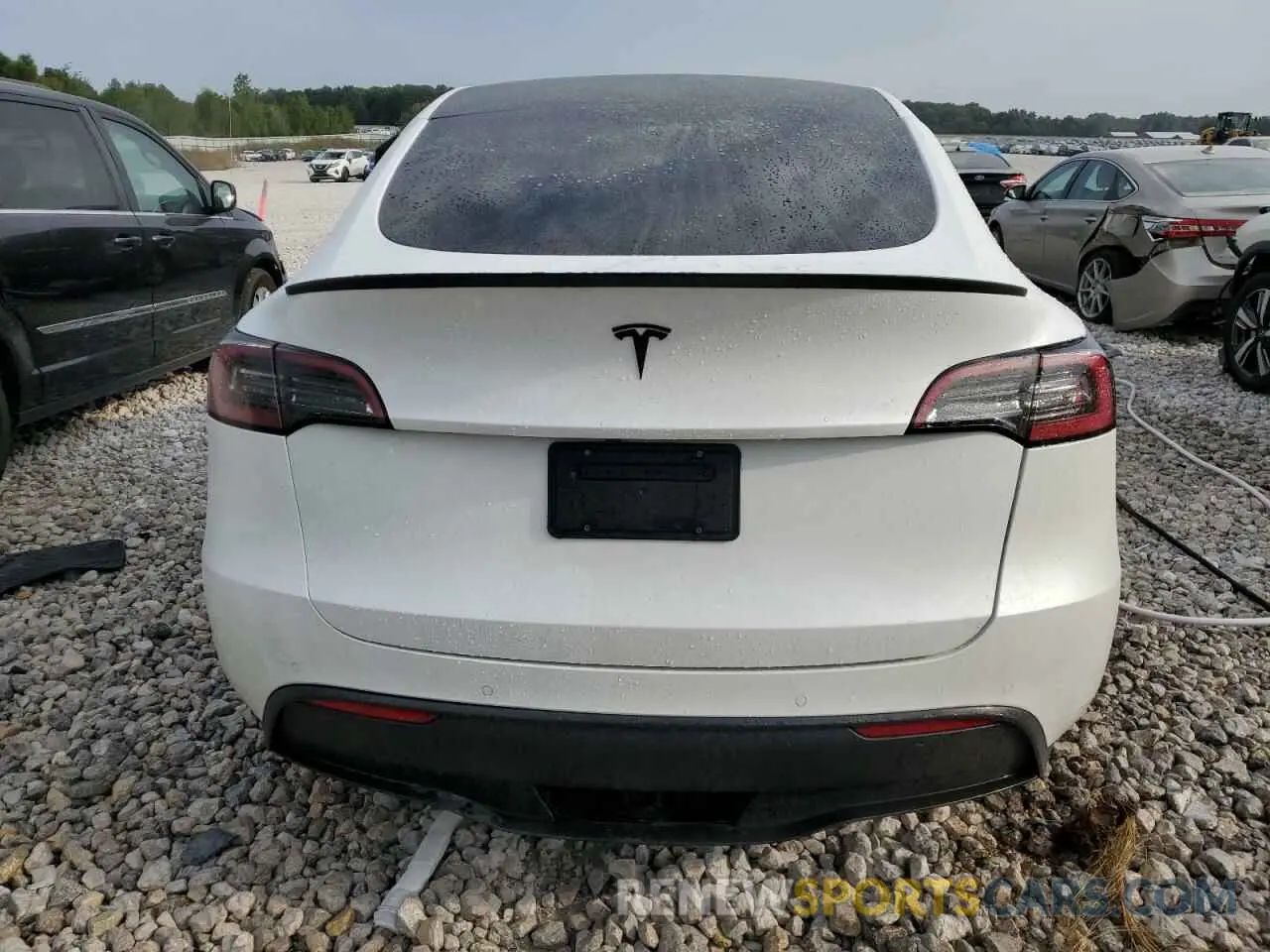 6 Photograph of a damaged car 7SAYGAEE0NF521885 TESLA MODEL Y 2022