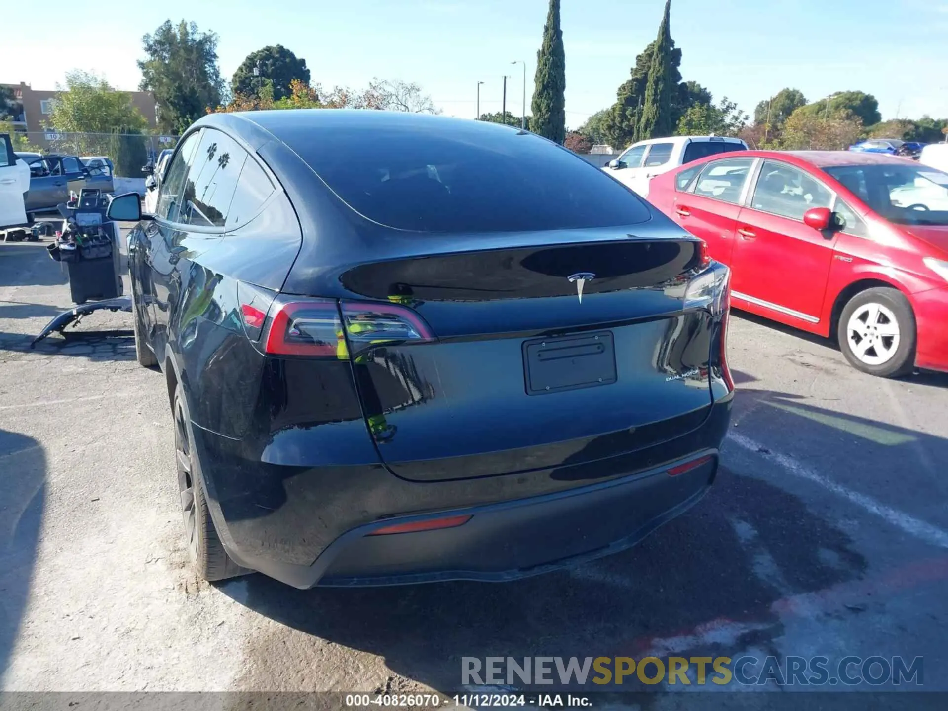 16 Photograph of a damaged car 7SAYGAEE0NF538282 TESLA MODEL Y 2022