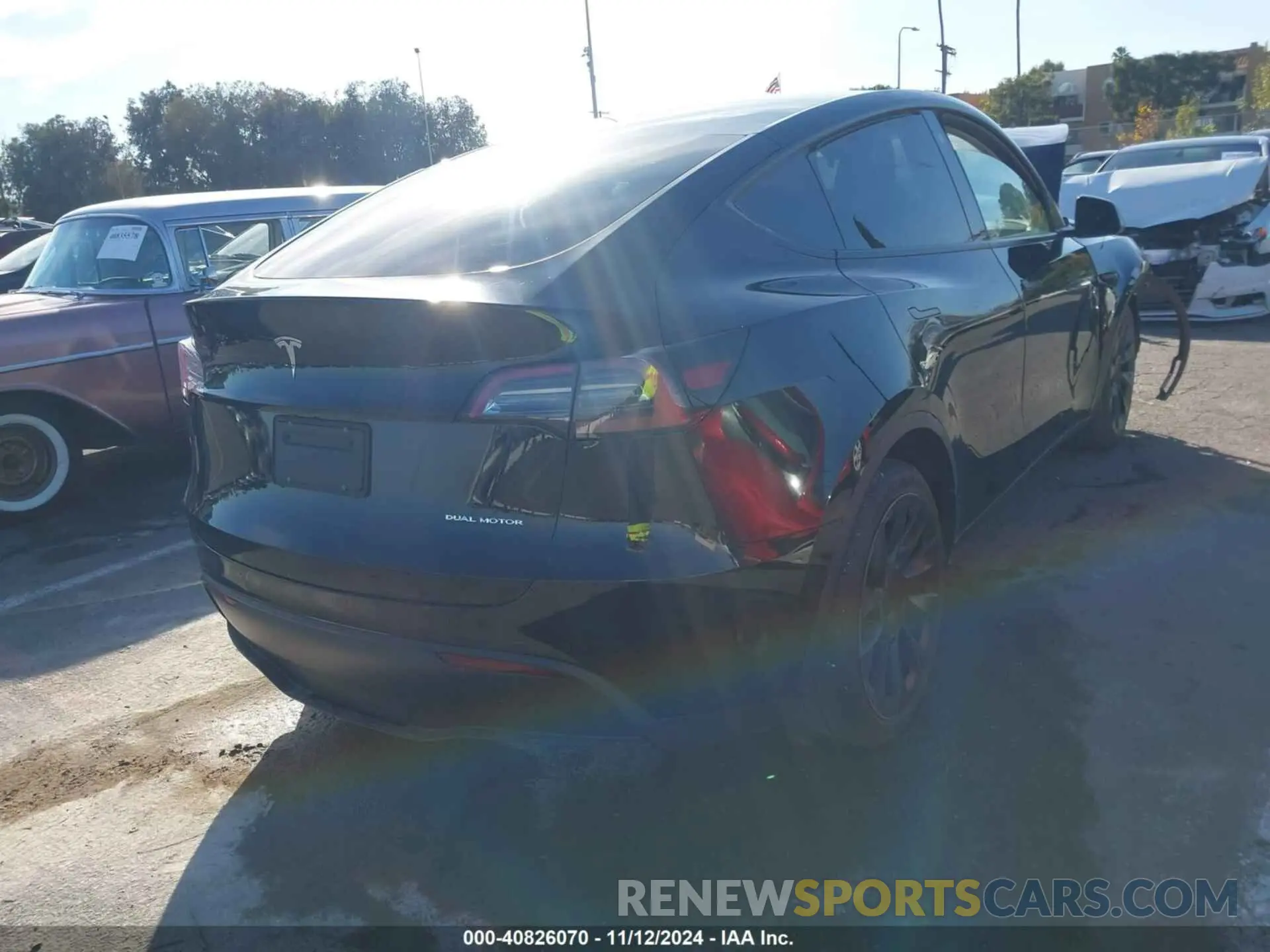 4 Photograph of a damaged car 7SAYGAEE0NF538282 TESLA MODEL Y 2022