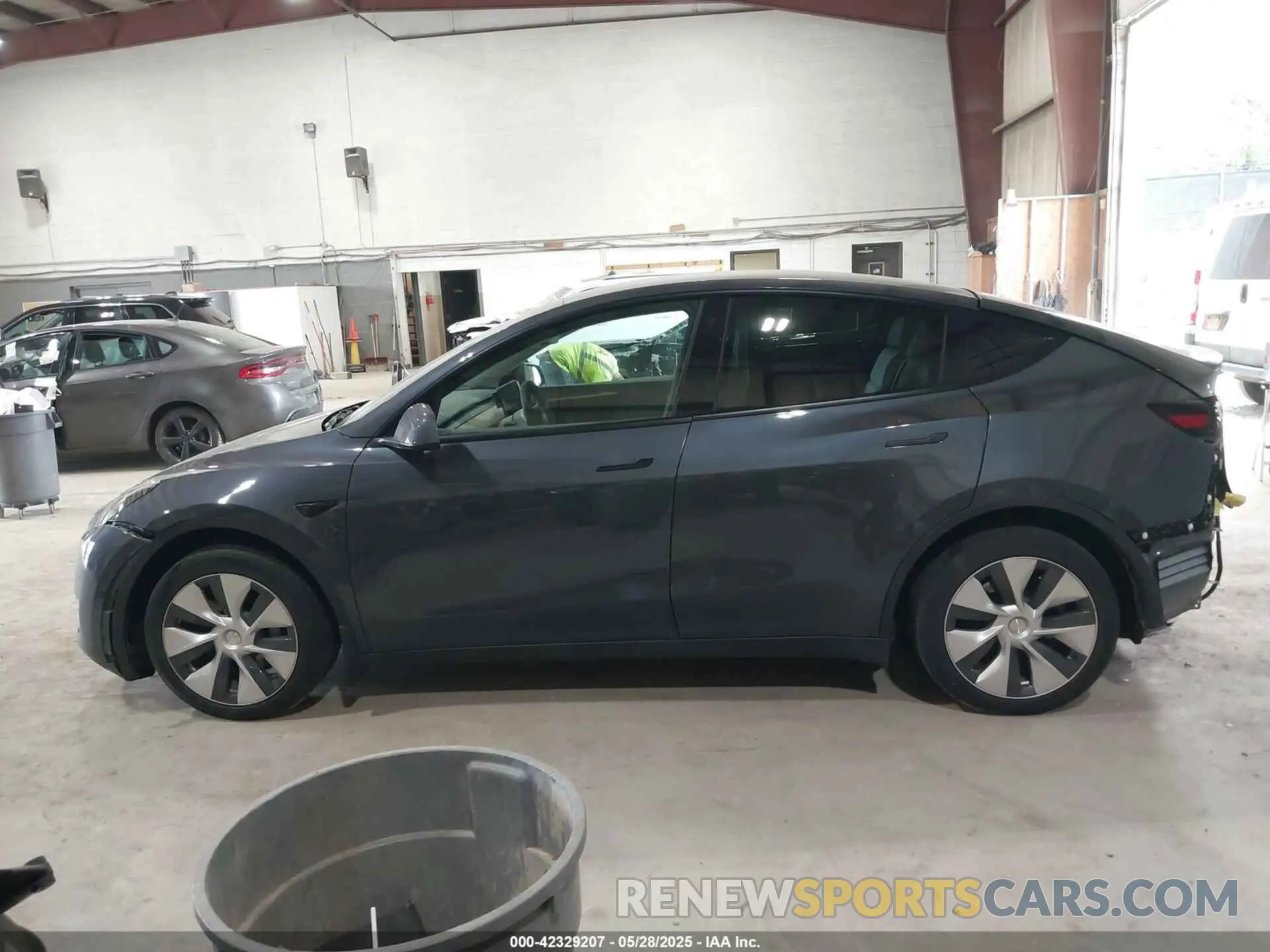 14 Photograph of a damaged car 7SAYGAEE0NF567801 TESLA MODEL Y 2022