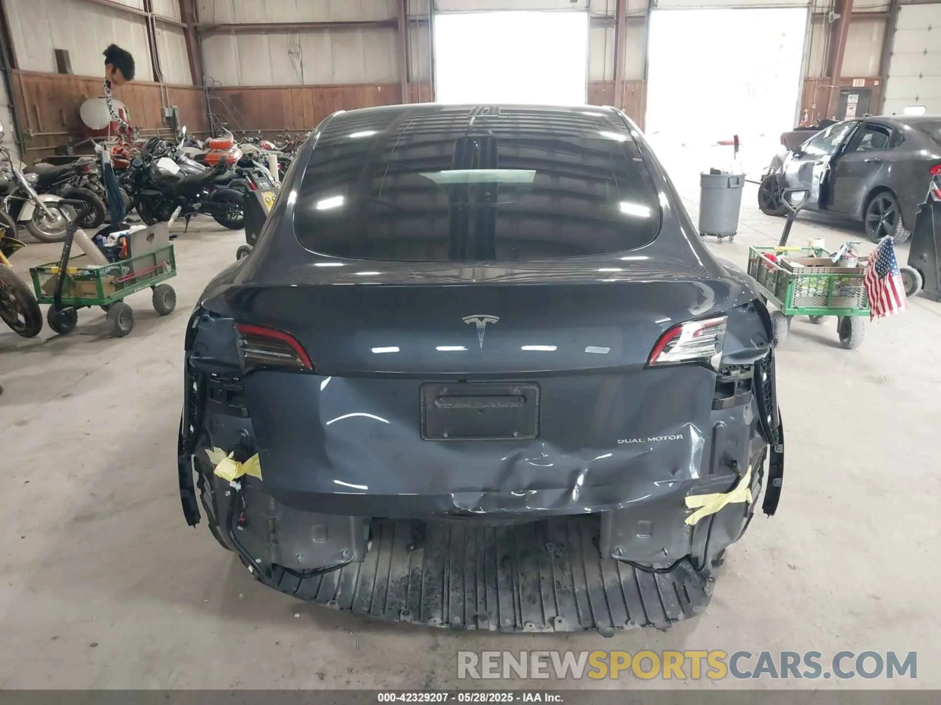 16 Photograph of a damaged car 7SAYGAEE0NF567801 TESLA MODEL Y 2022