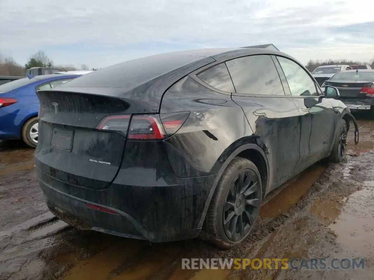 4 Photograph of a damaged car 7SAYGAEE1NF328922 TESLA MODEL Y 2022