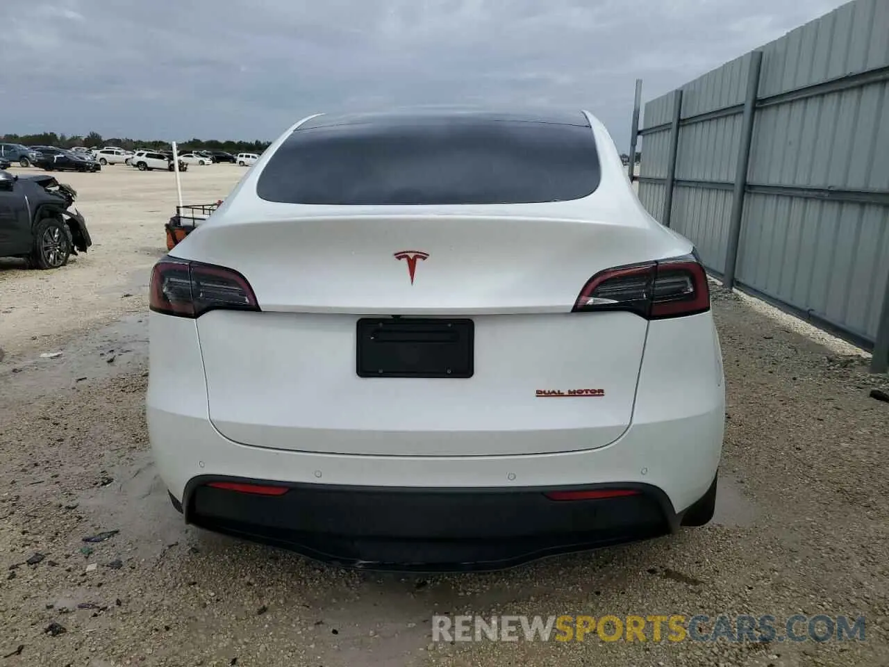 6 Photograph of a damaged car 7SAYGAEE1NF359510 TESLA MODEL Y 2022