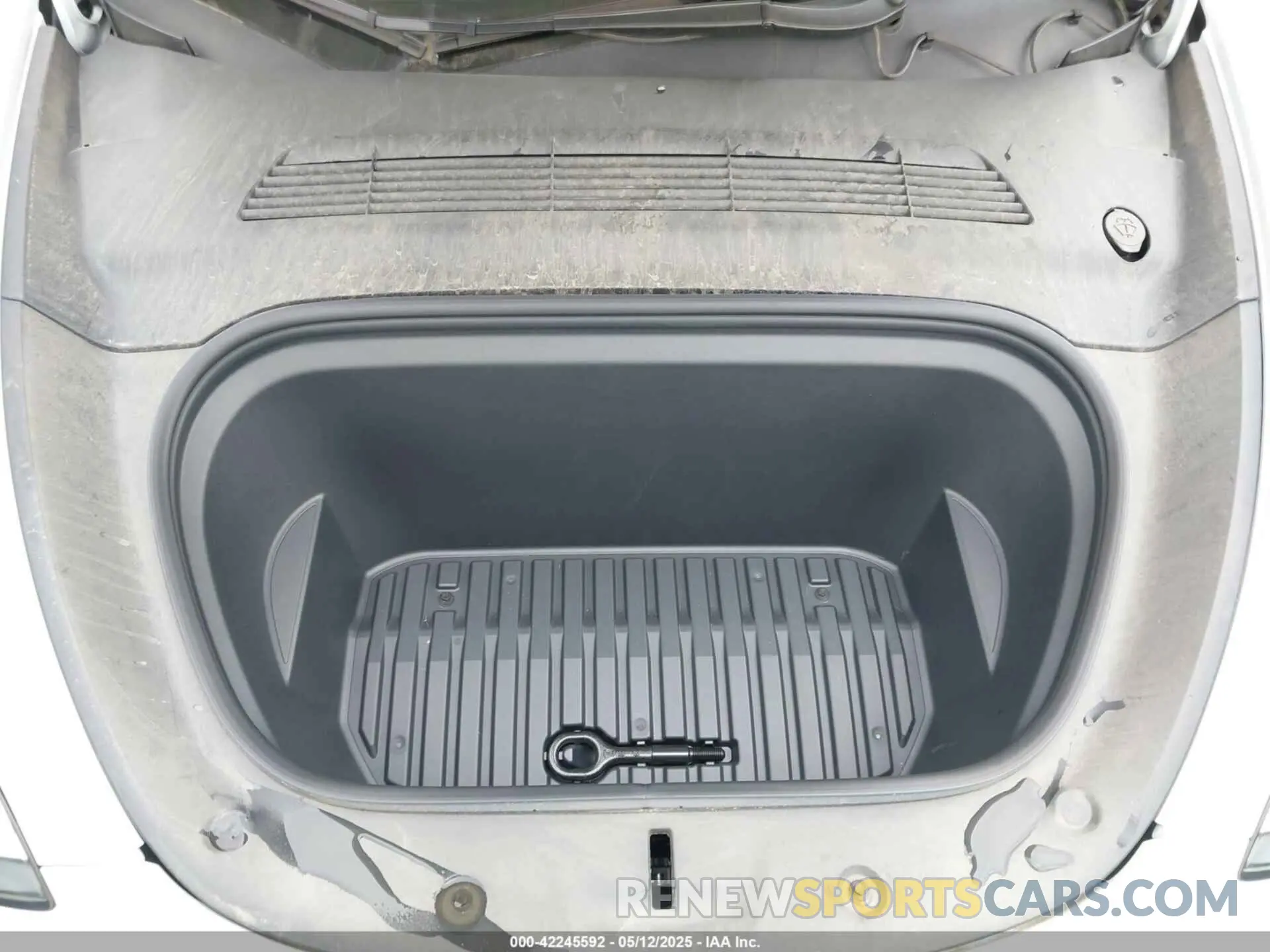 10 Photograph of a damaged car 7SAYGAEE1NF402341 TESLA MODEL Y 2022