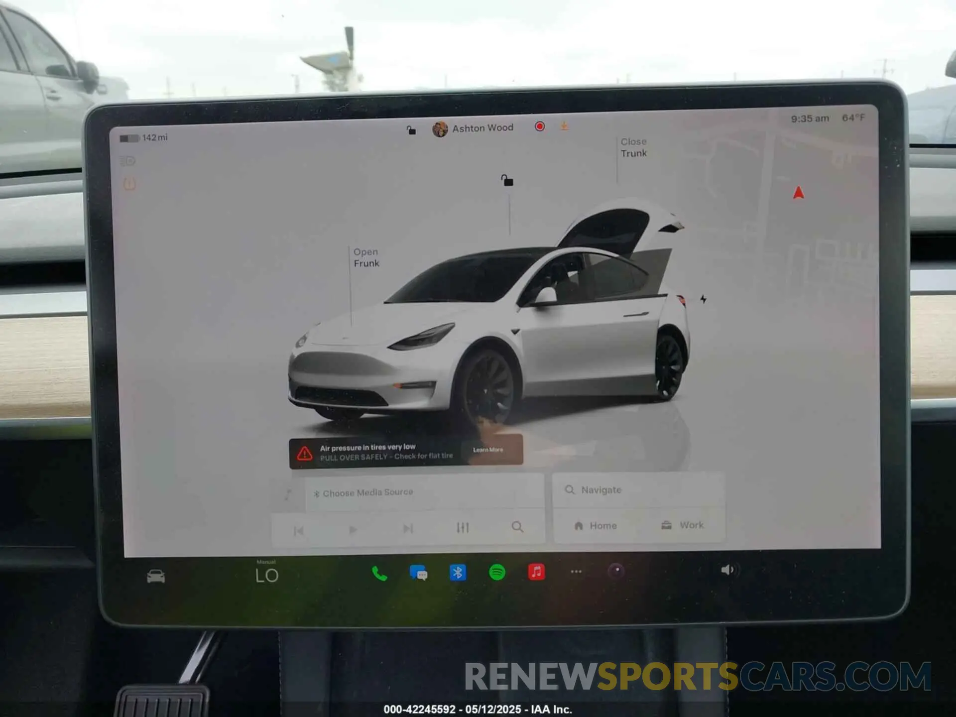 19 Photograph of a damaged car 7SAYGAEE1NF402341 TESLA MODEL Y 2022
