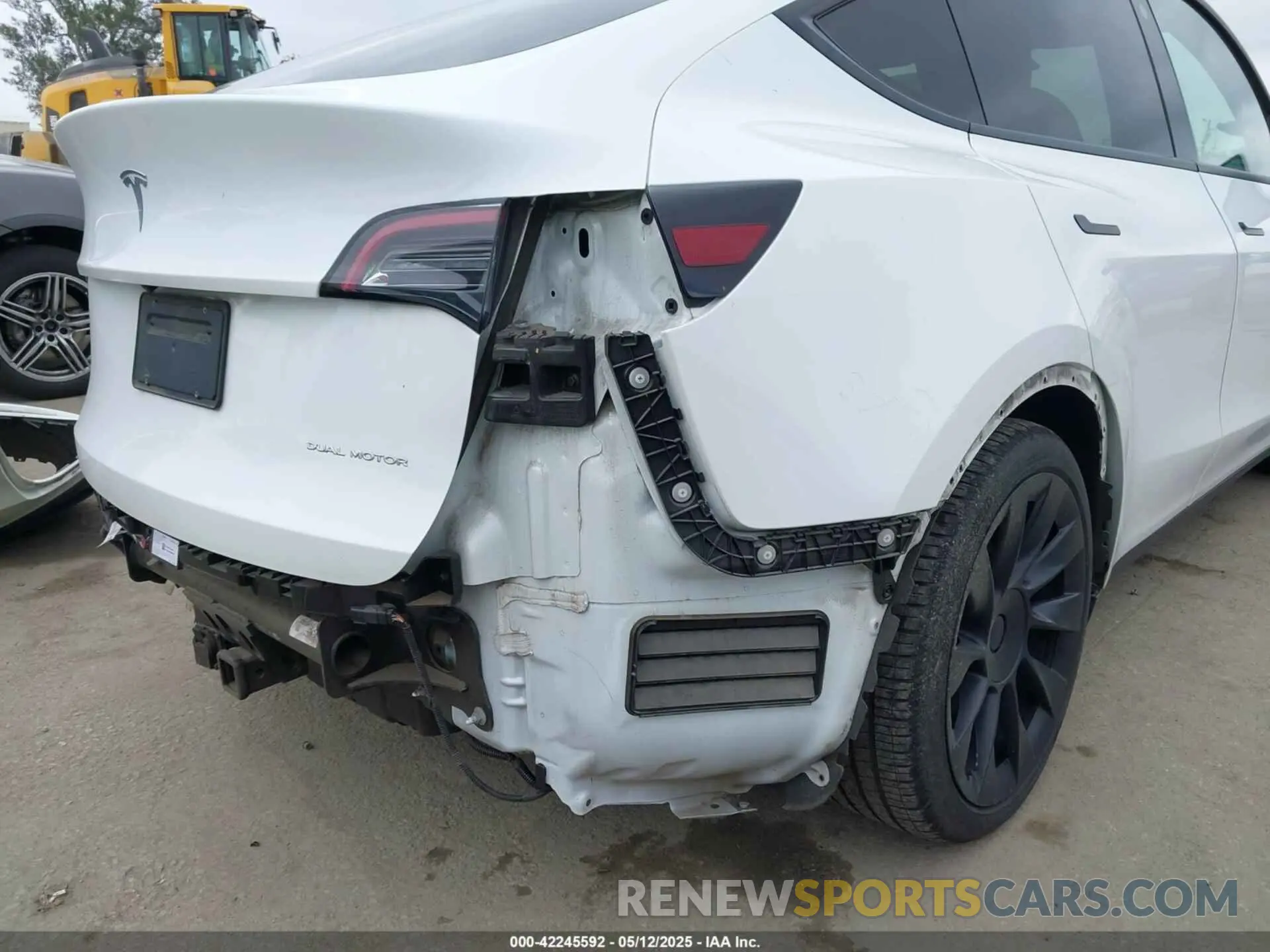 21 Photograph of a damaged car 7SAYGAEE1NF402341 TESLA MODEL Y 2022