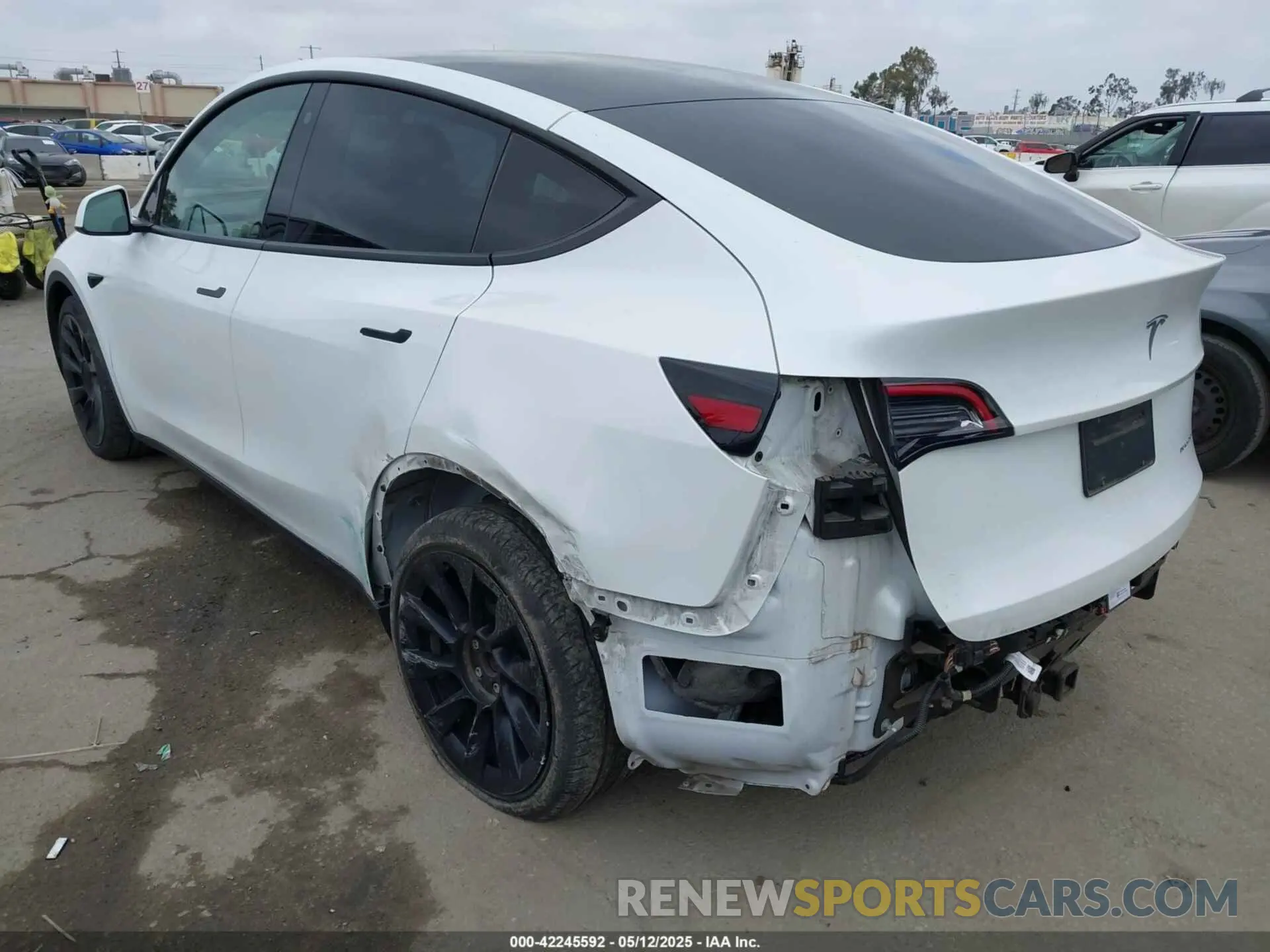 3 Photograph of a damaged car 7SAYGAEE1NF402341 TESLA MODEL Y 2022