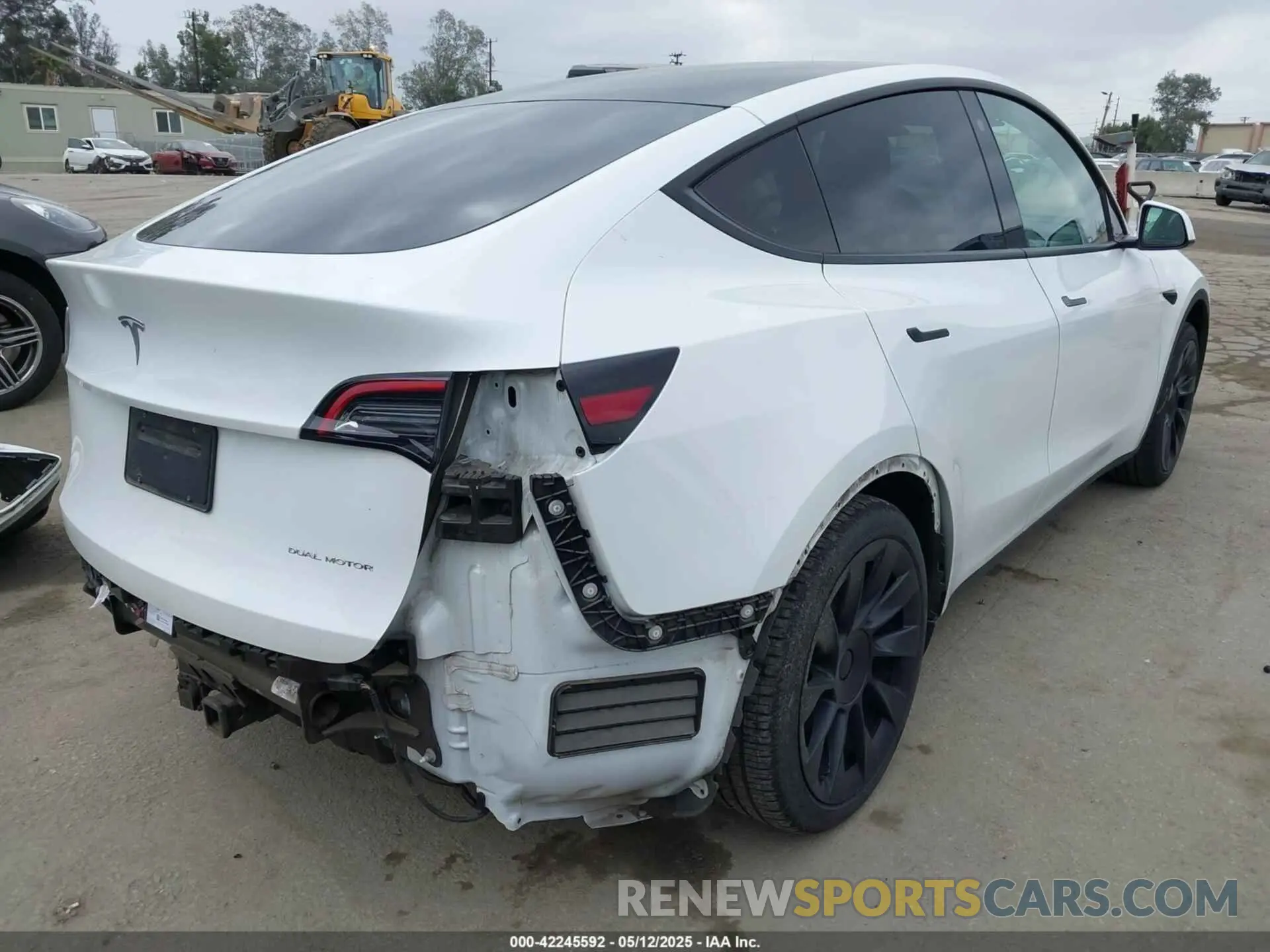 4 Photograph of a damaged car 7SAYGAEE1NF402341 TESLA MODEL Y 2022