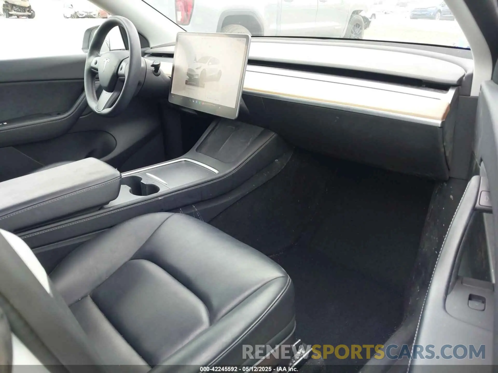 5 Photograph of a damaged car 7SAYGAEE1NF402341 TESLA MODEL Y 2022