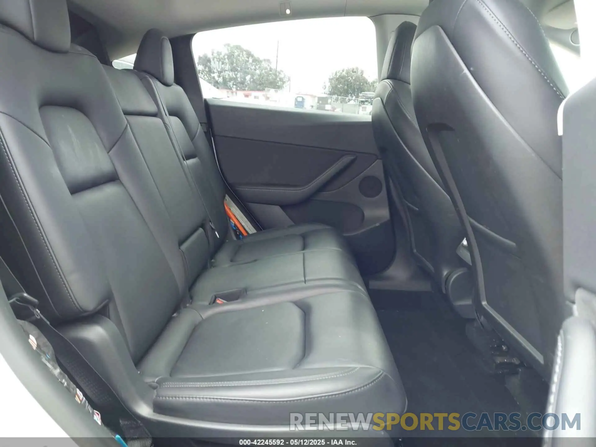8 Photograph of a damaged car 7SAYGAEE1NF402341 TESLA MODEL Y 2022