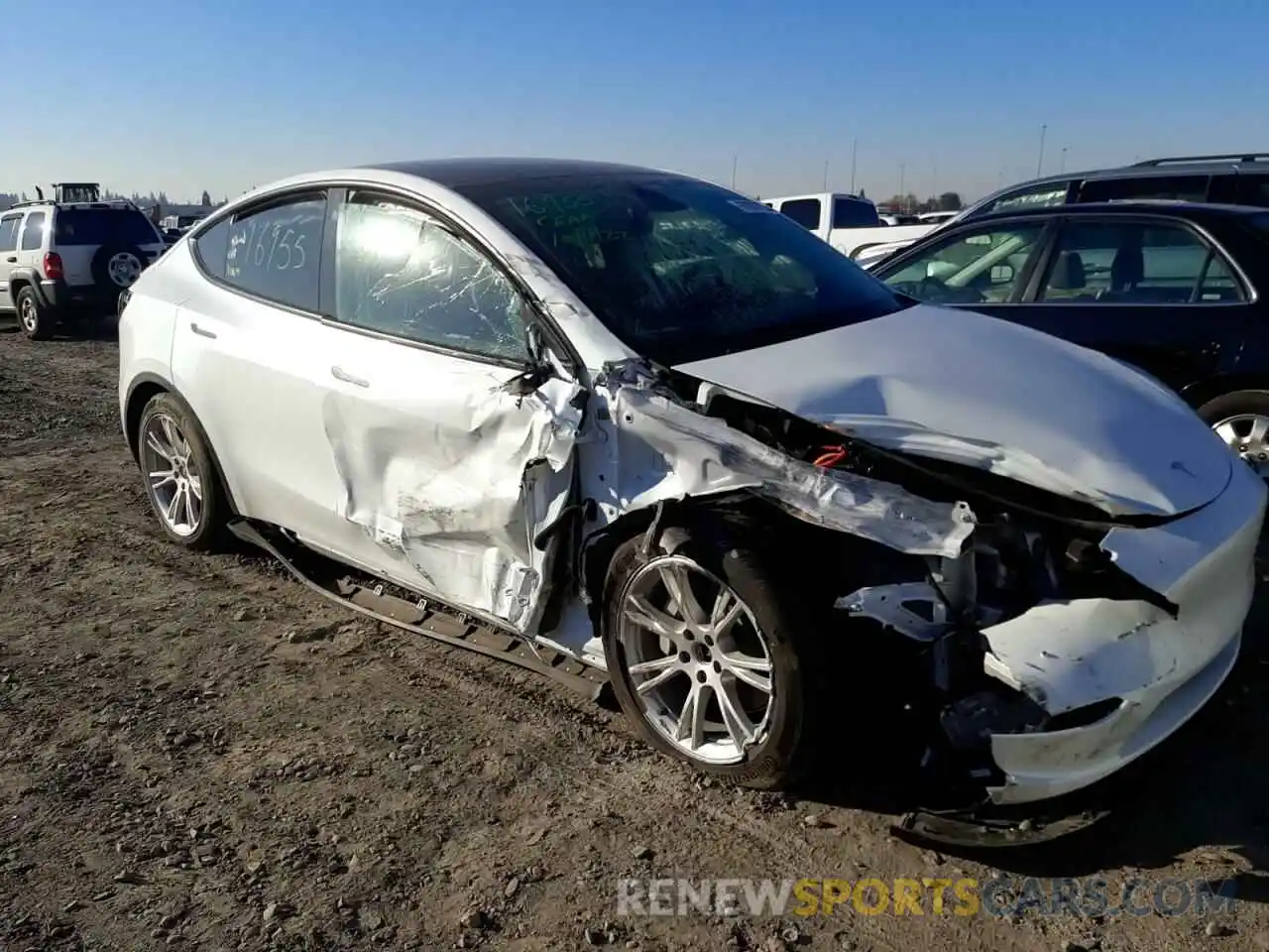 4 Photograph of a damaged car 7SAYGAEE1NF405238 TESLA MODEL Y 2022