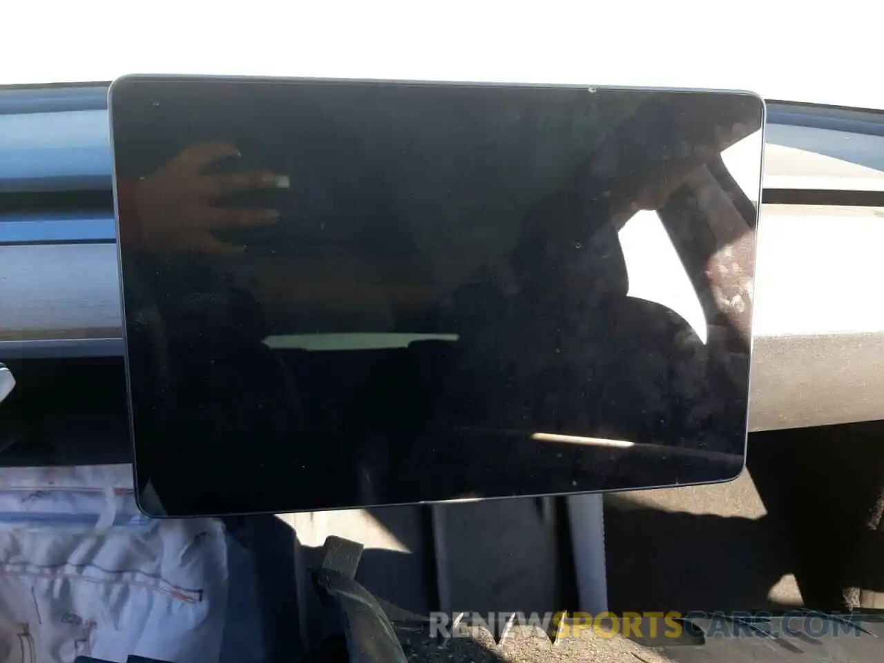 9 Photograph of a damaged car 7SAYGAEE1NF405238 TESLA MODEL Y 2022